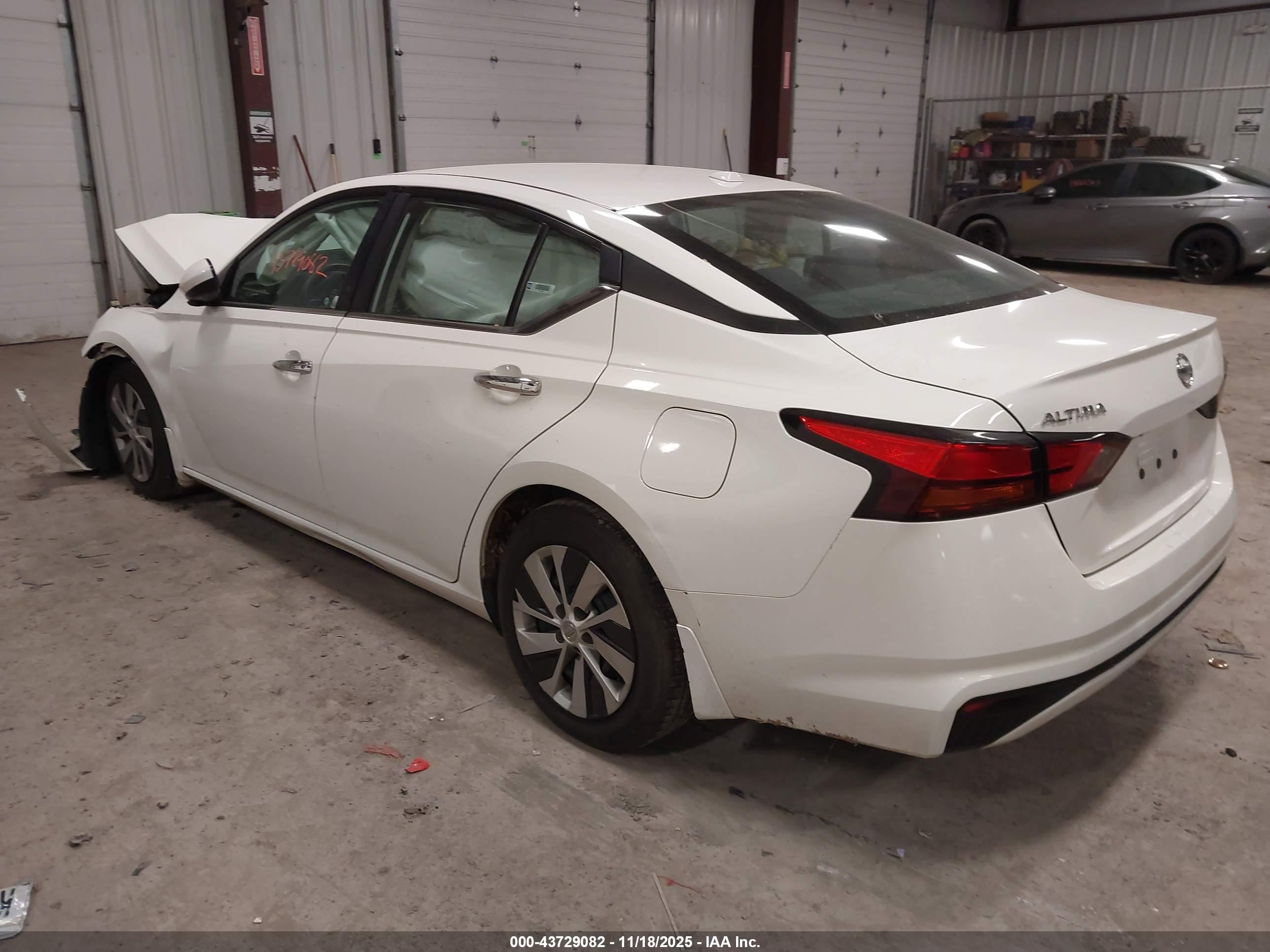 NISSAN ALTIMA image 3