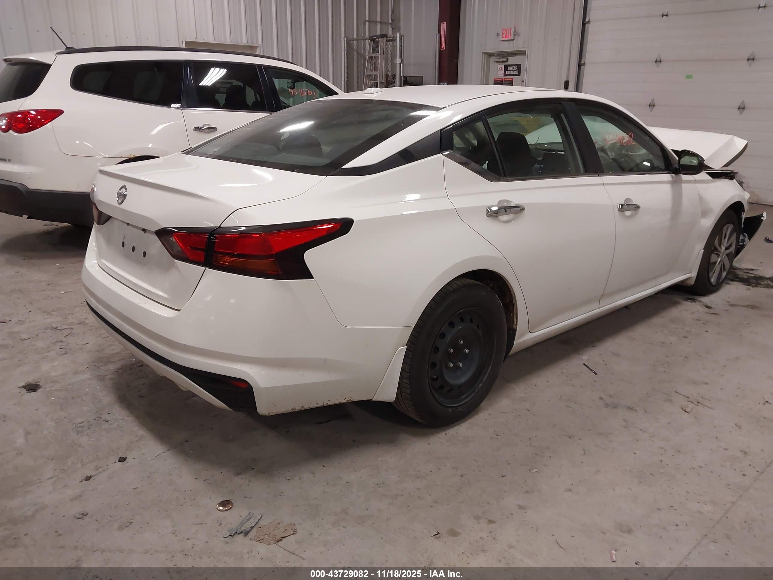 NISSAN ALTIMA image 4