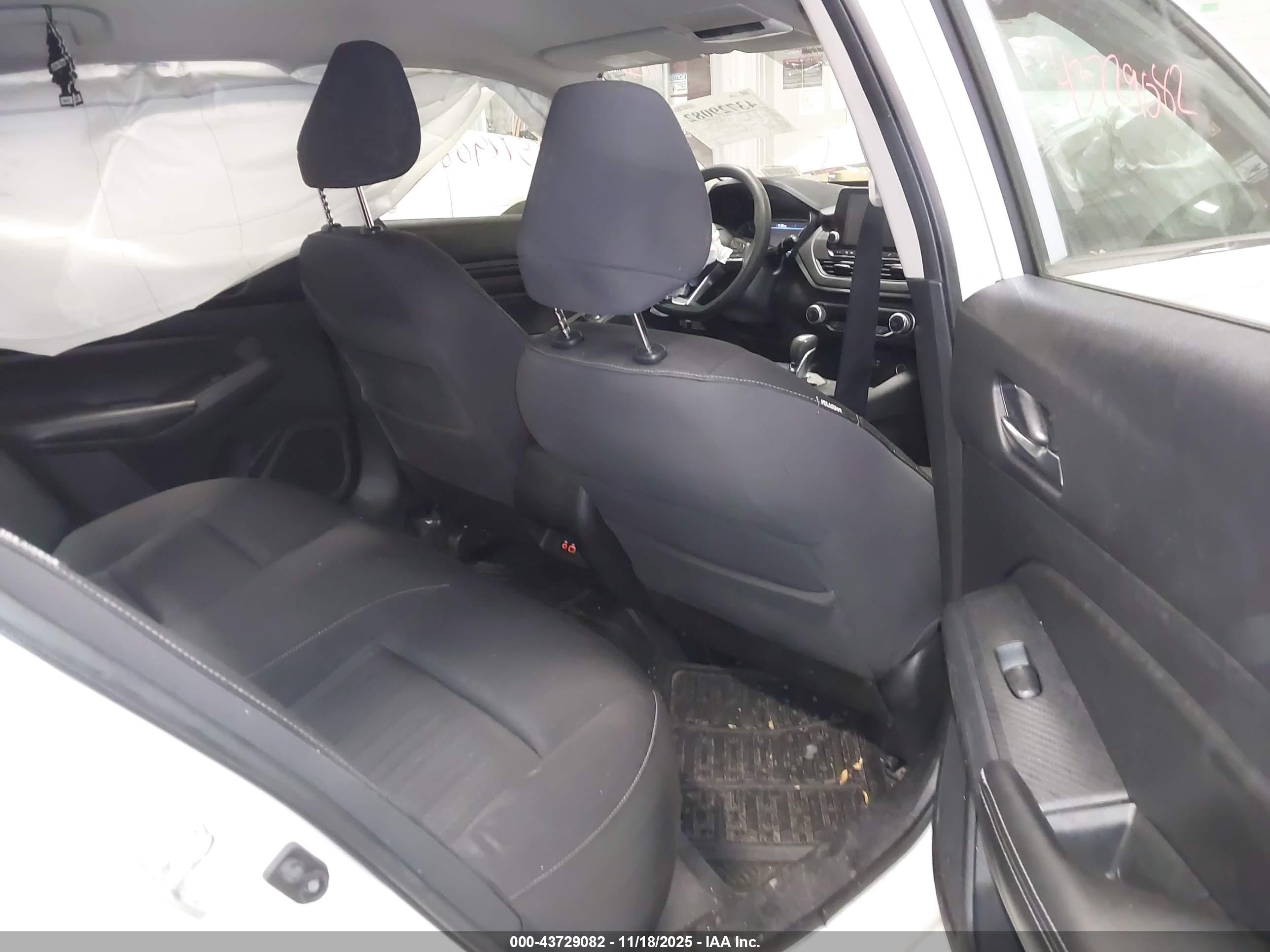 NISSAN ALTIMA image 8