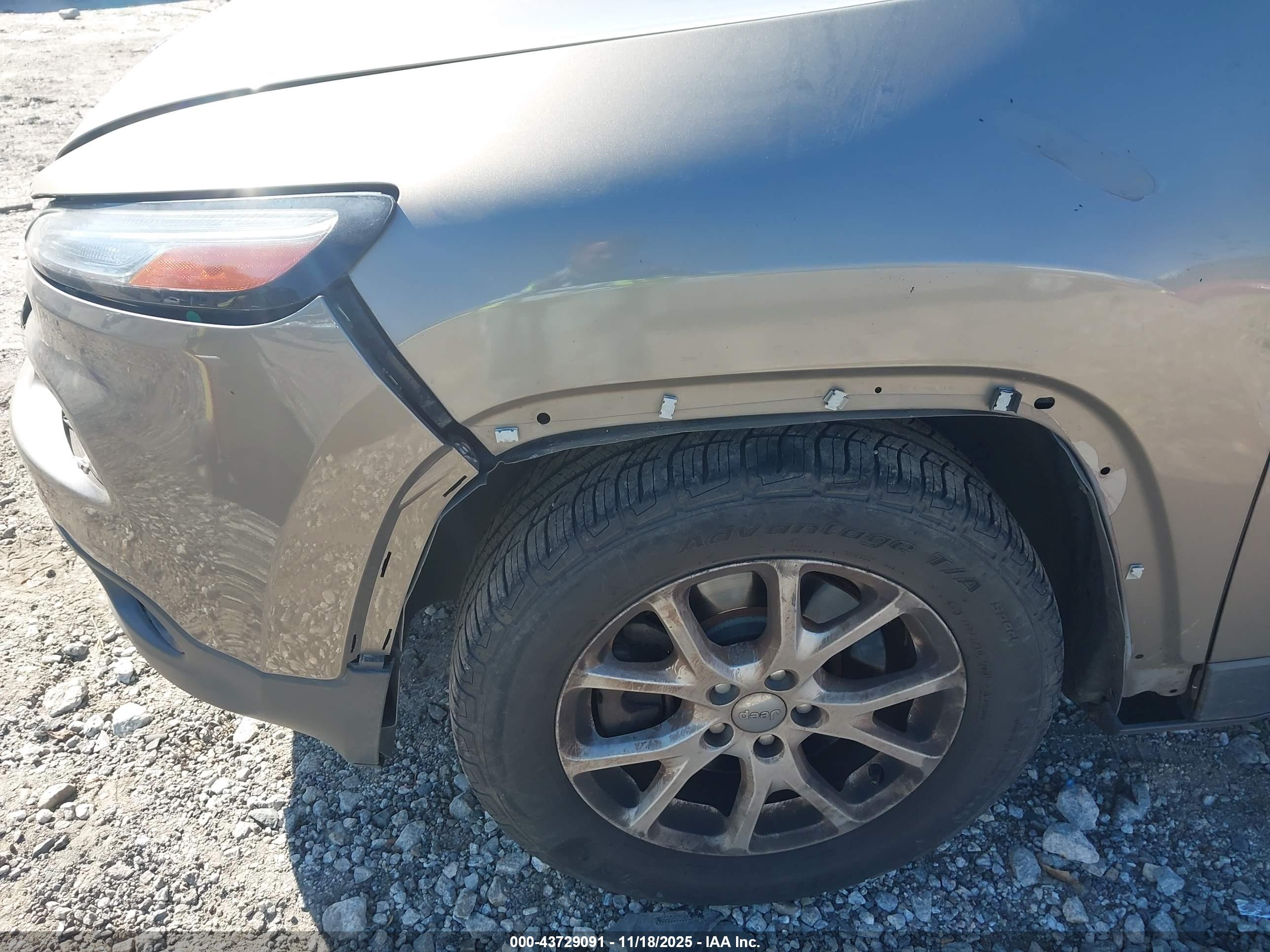 JEEP CHEROKEE image 6