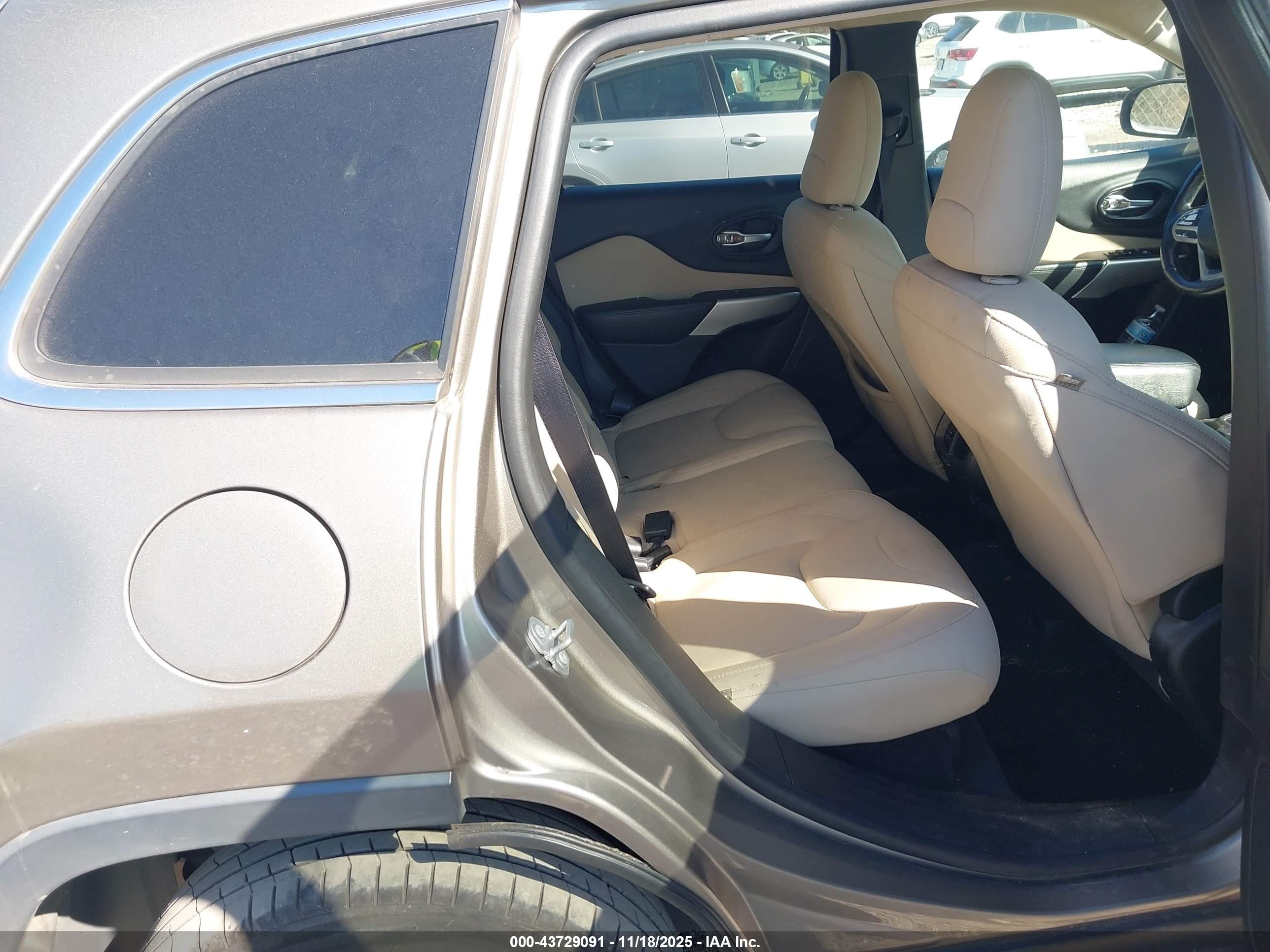 JEEP CHEROKEE image 8
