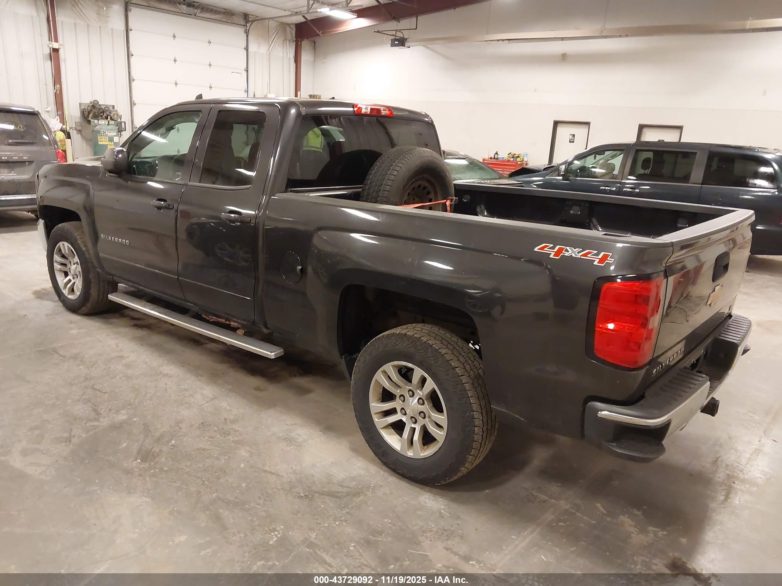CHEVROLET SILVERADO image 3