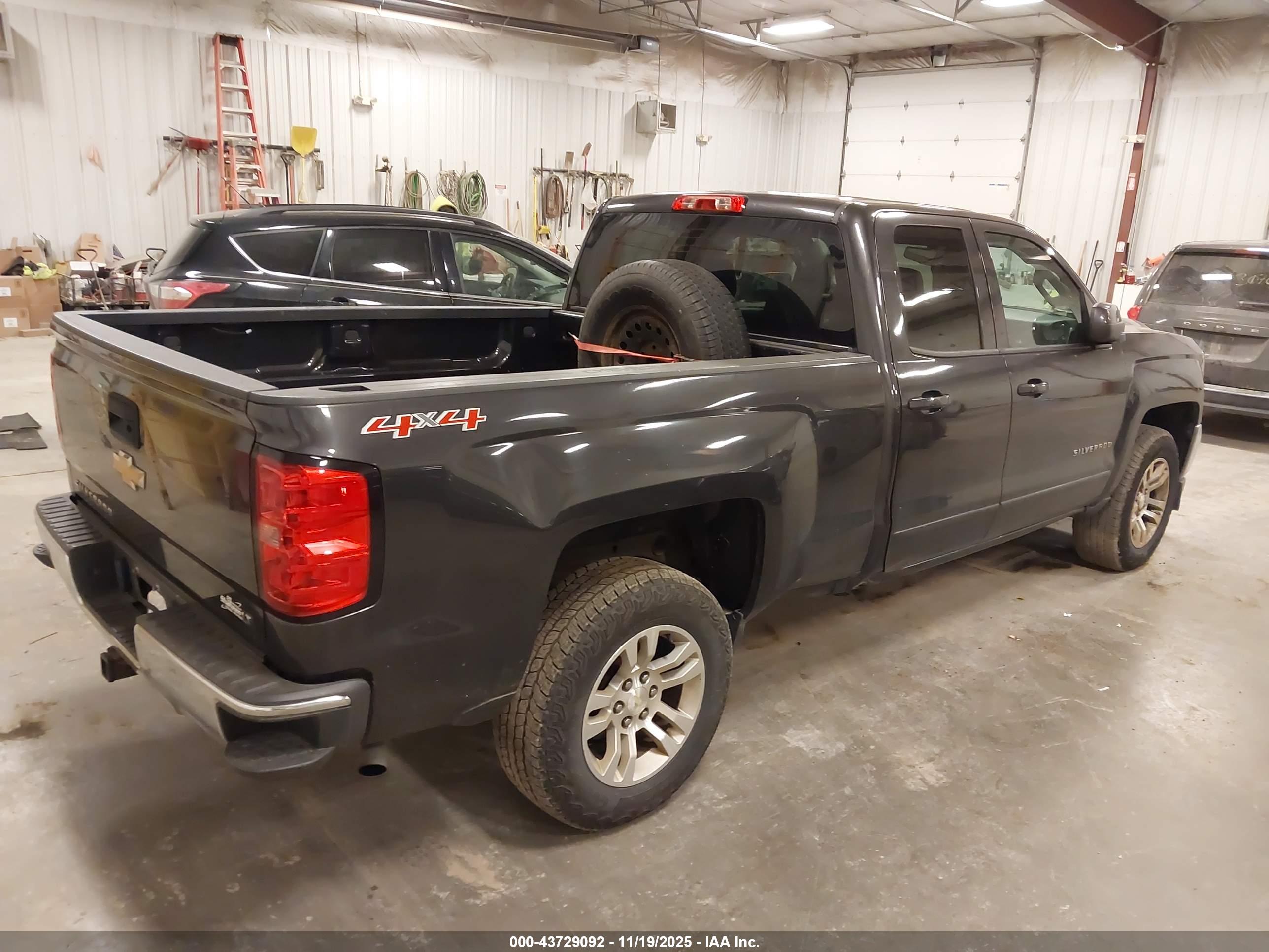 CHEVROLET SILVERADO image 4
