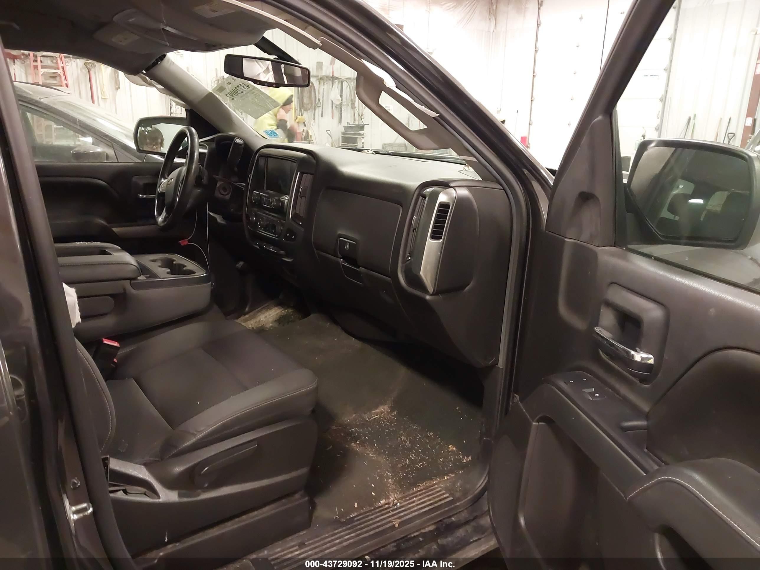 CHEVROLET SILVERADO image 5
