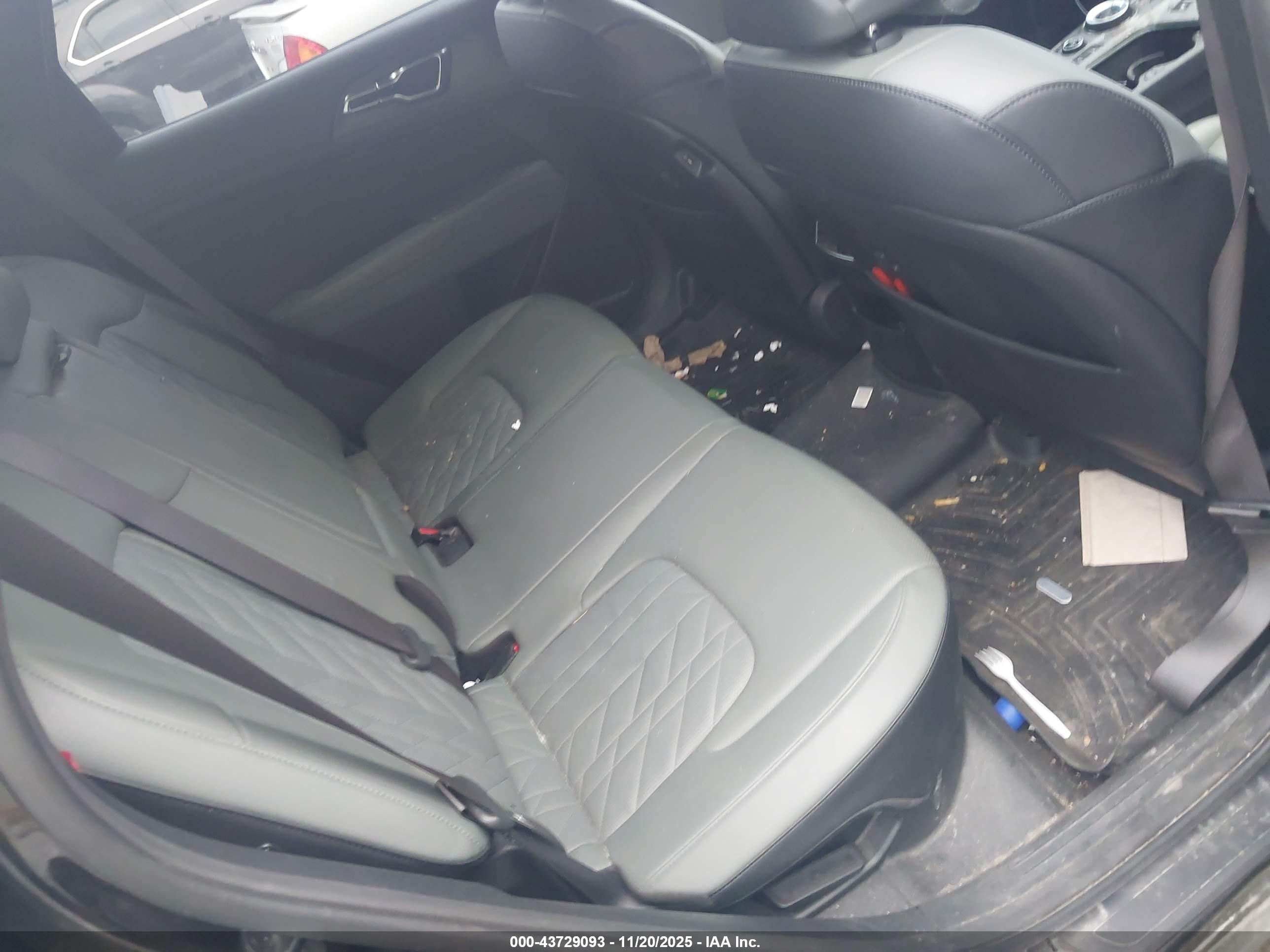 KIA SPORTAGE image 8