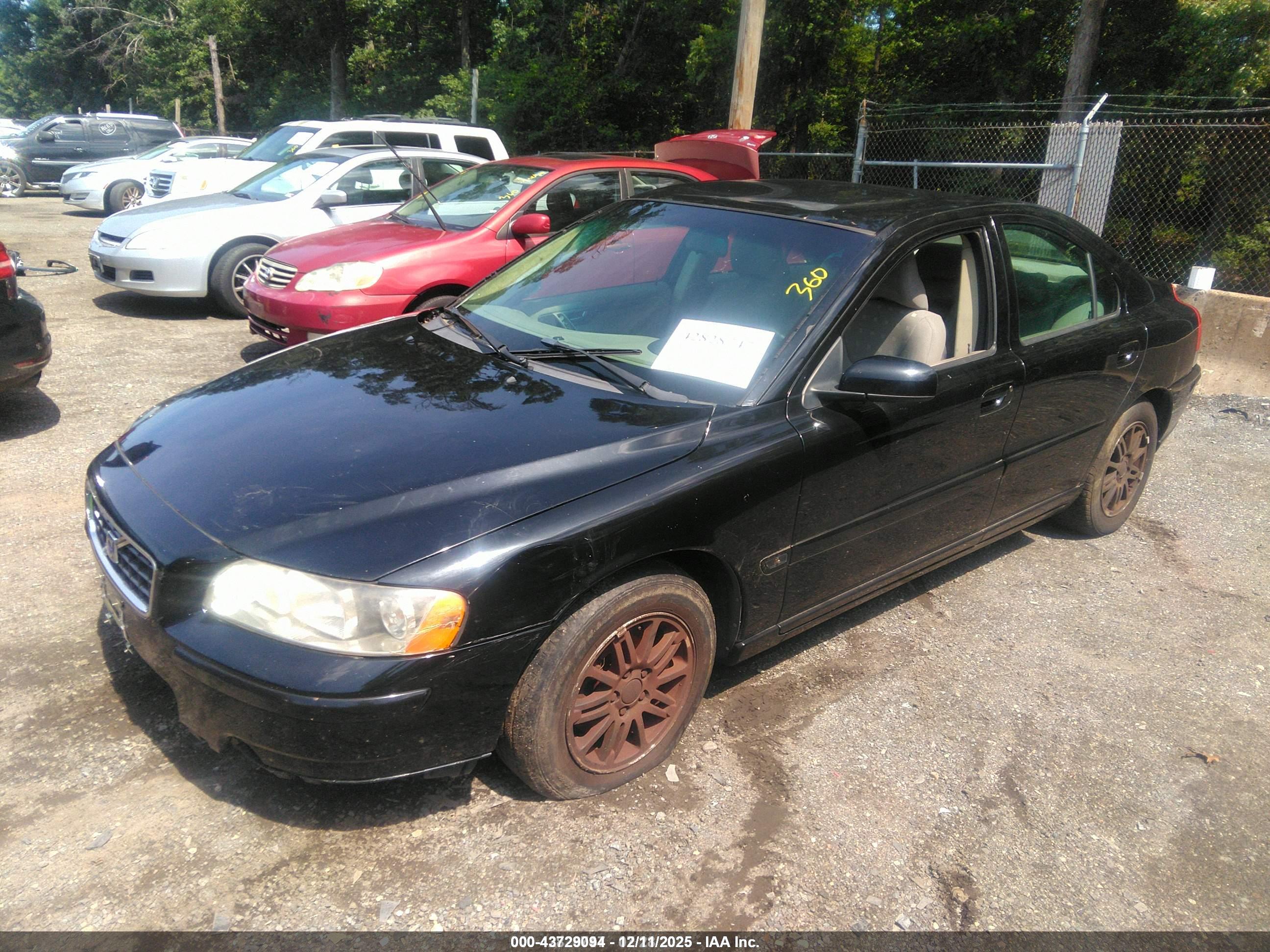 VOLVO S60 image 2