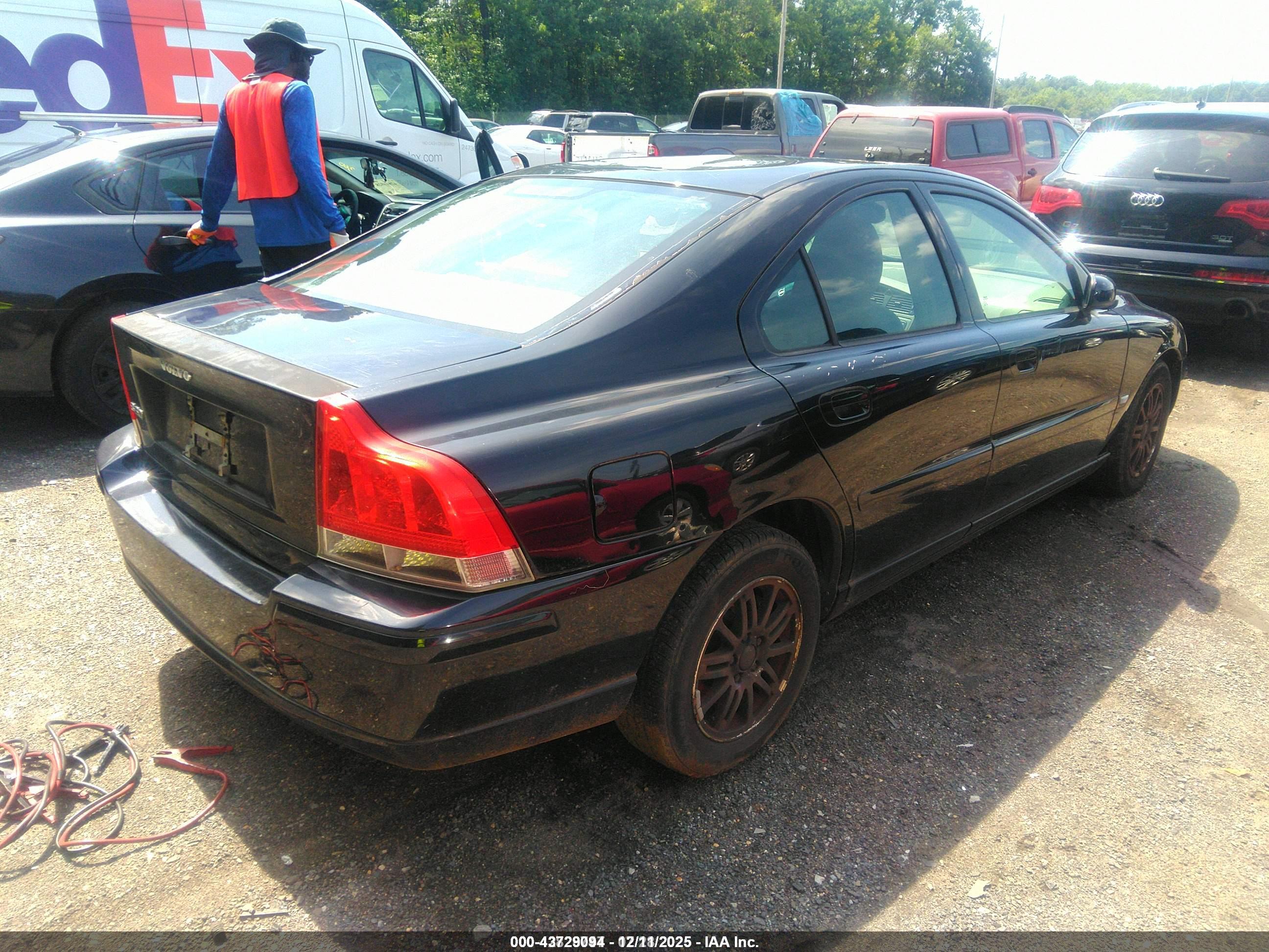 VOLVO S60 image 4