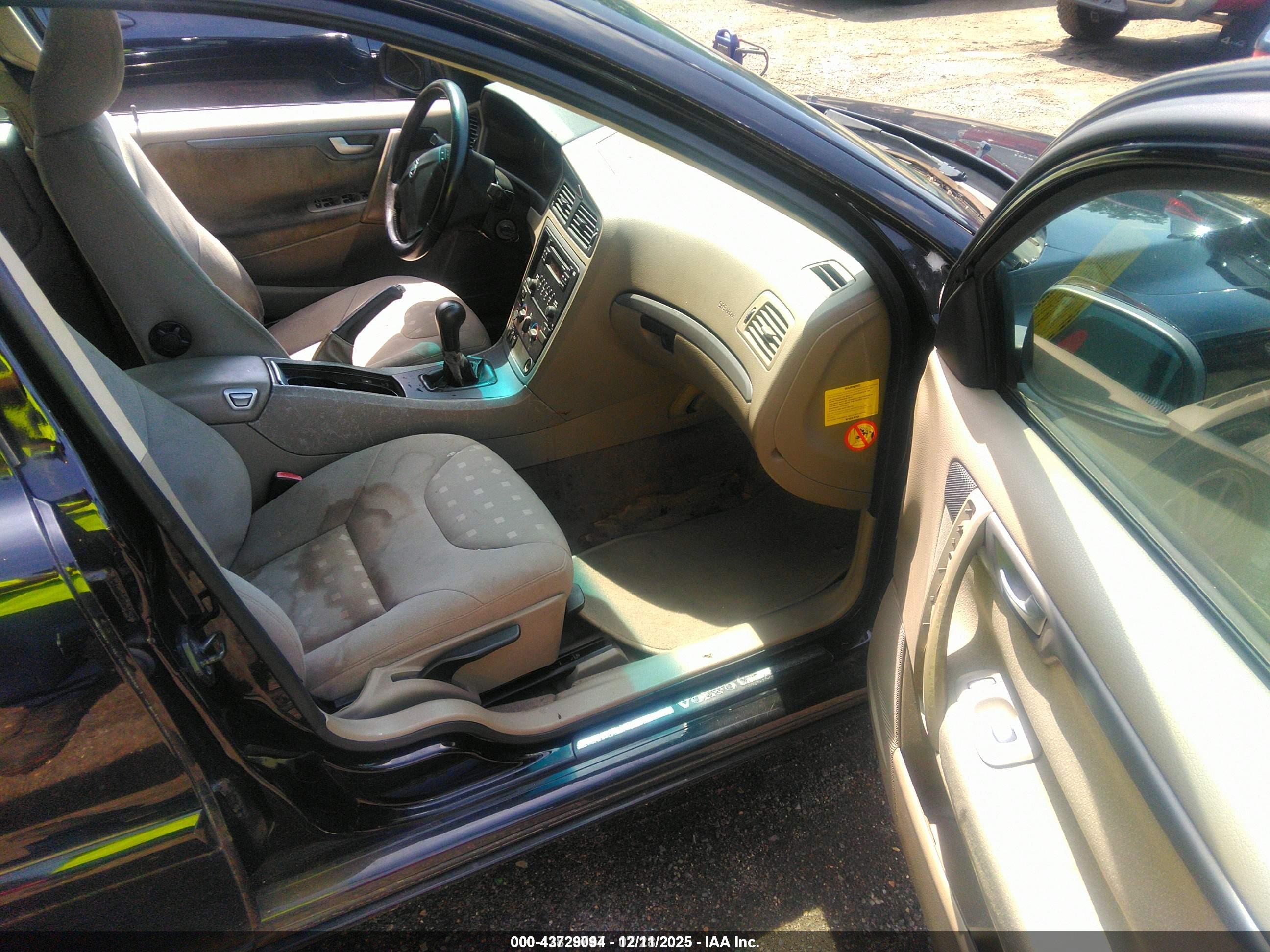 VOLVO S60 image 5