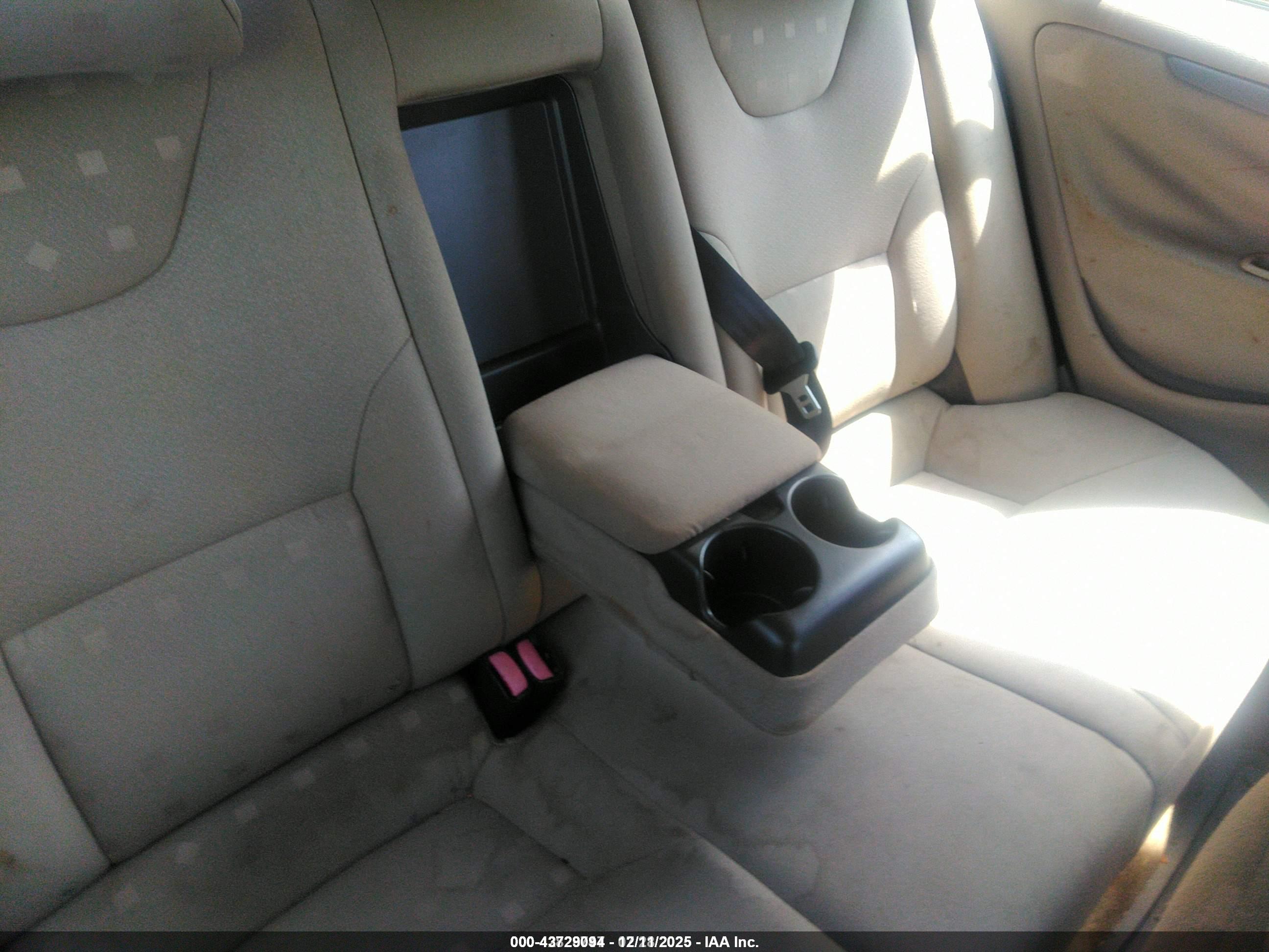 VOLVO S60 image 8