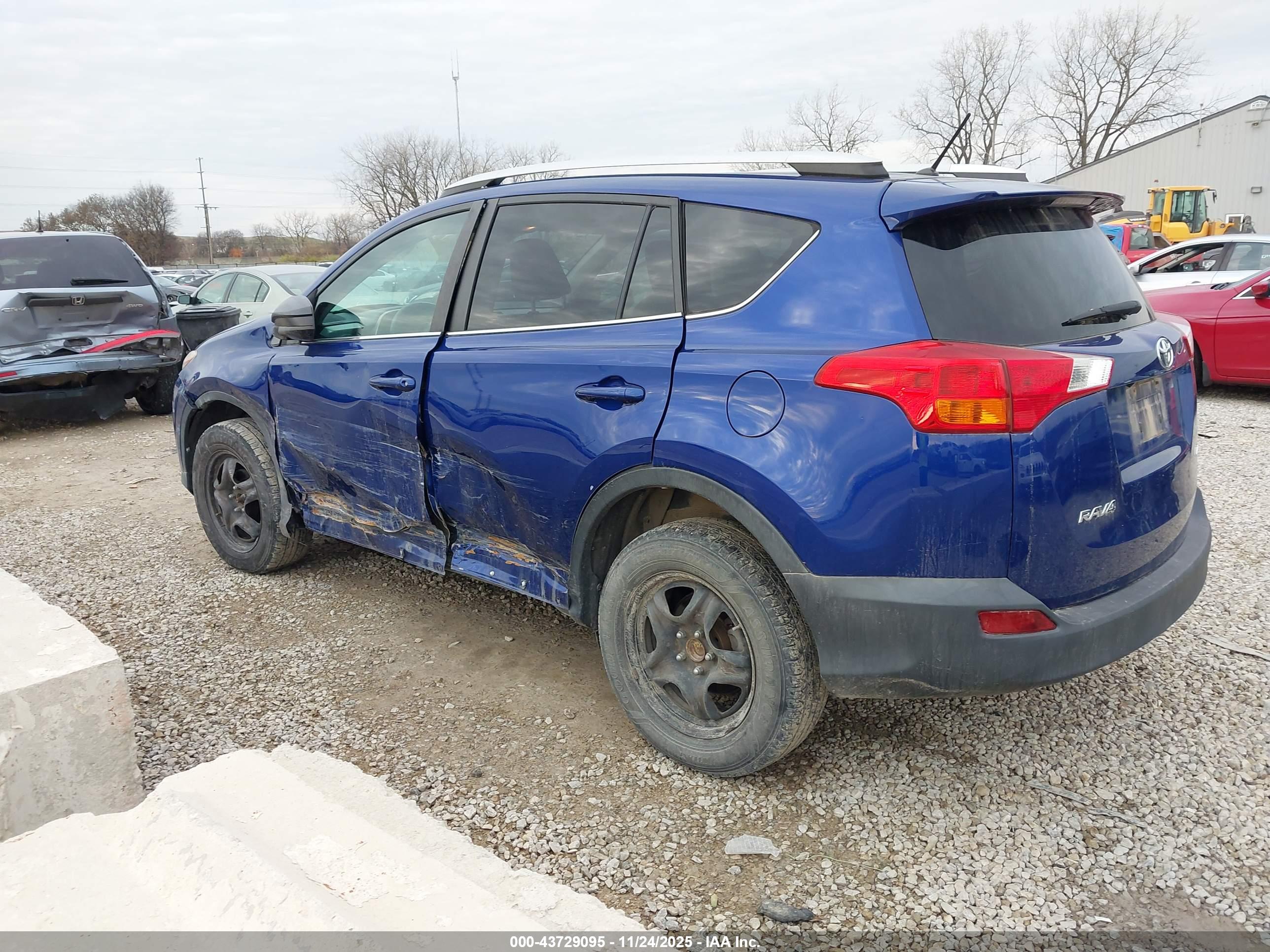 TOYOTA RAV4 image 3