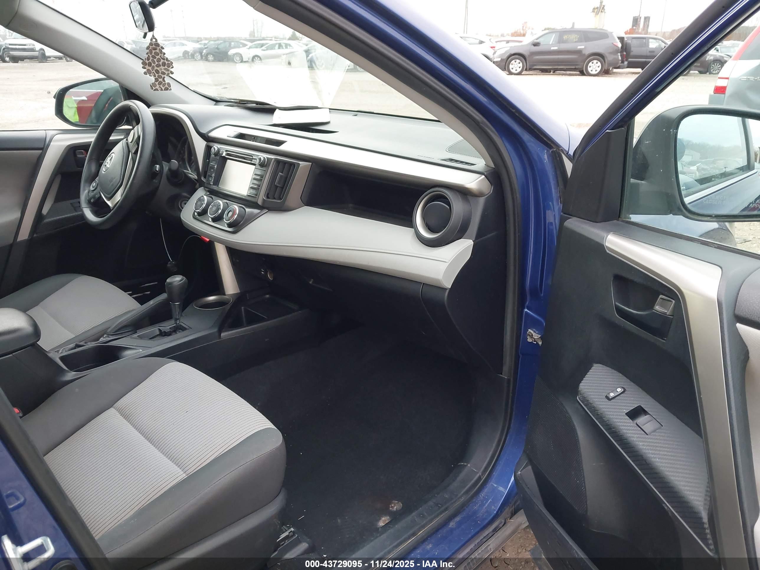TOYOTA RAV4 image 5