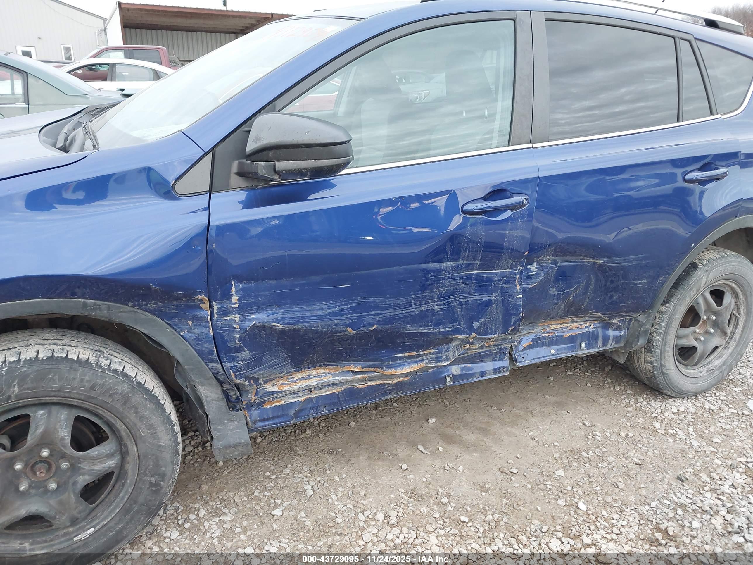 TOYOTA RAV4 image 6