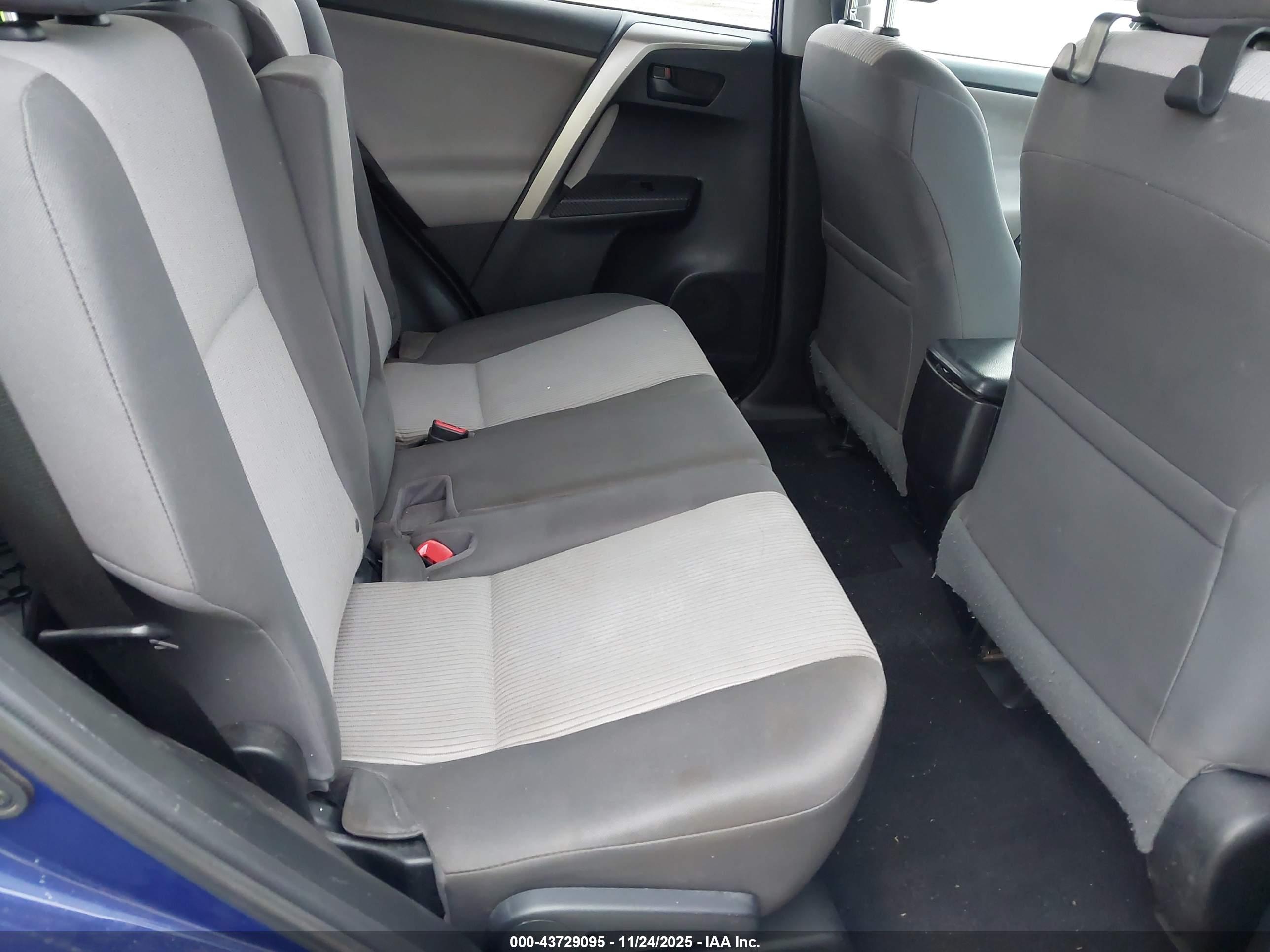 TOYOTA RAV4 image 8