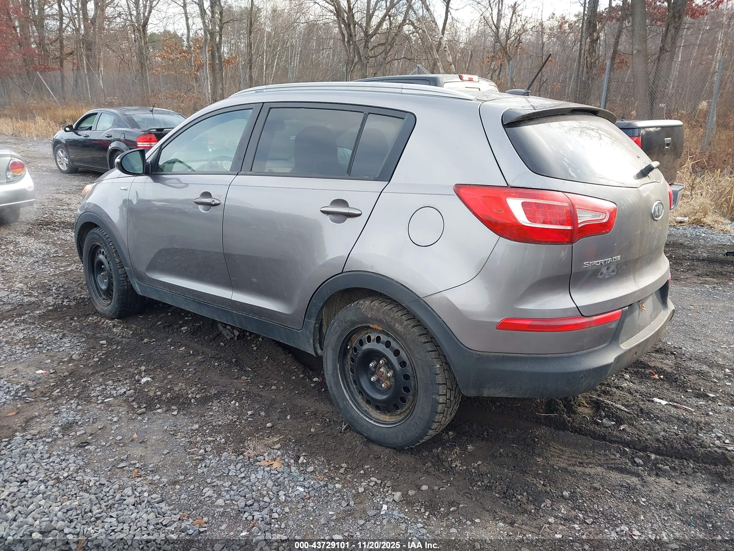 KIA SPORTAGE image 3