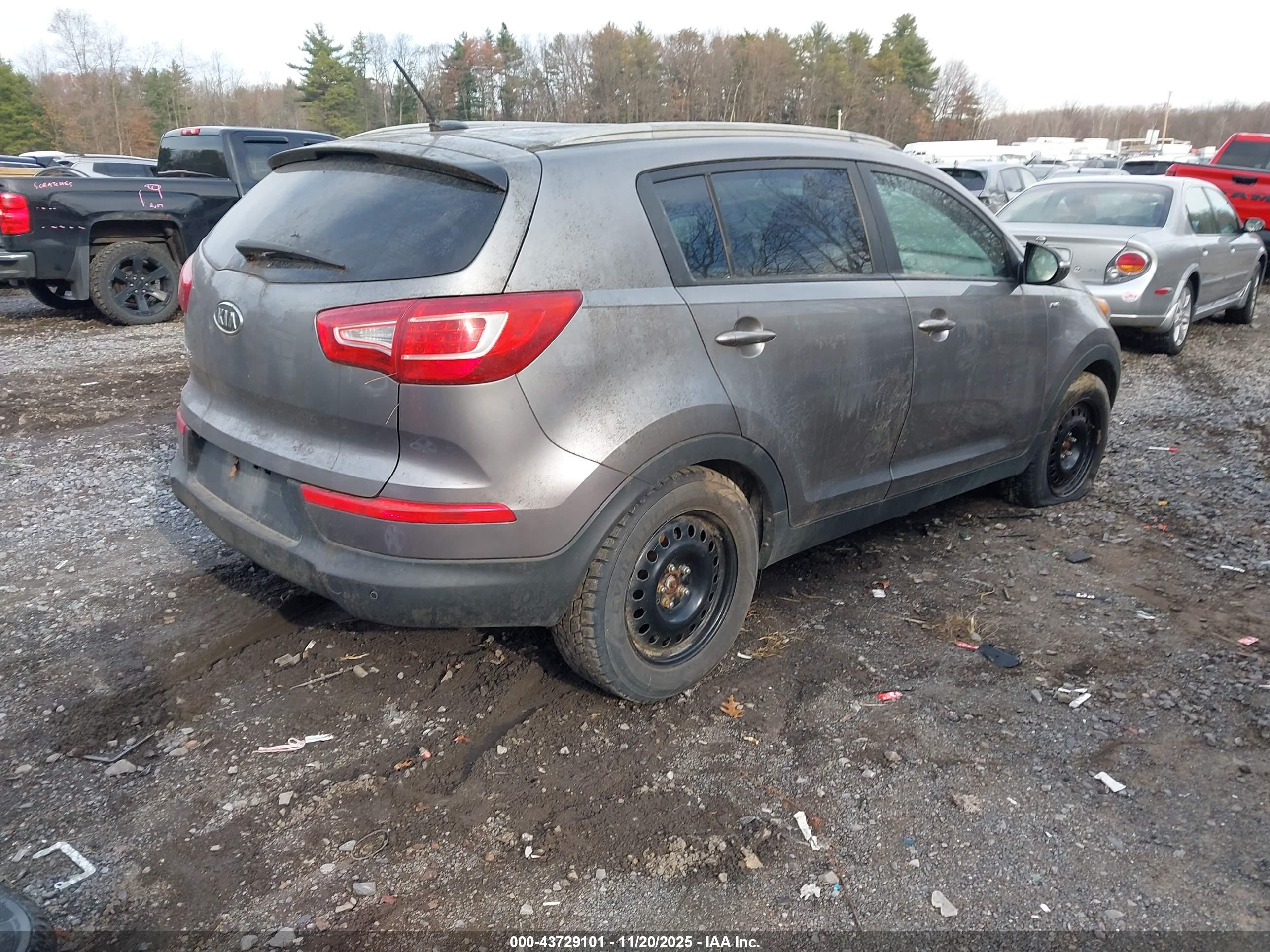 KIA SPORTAGE image 4