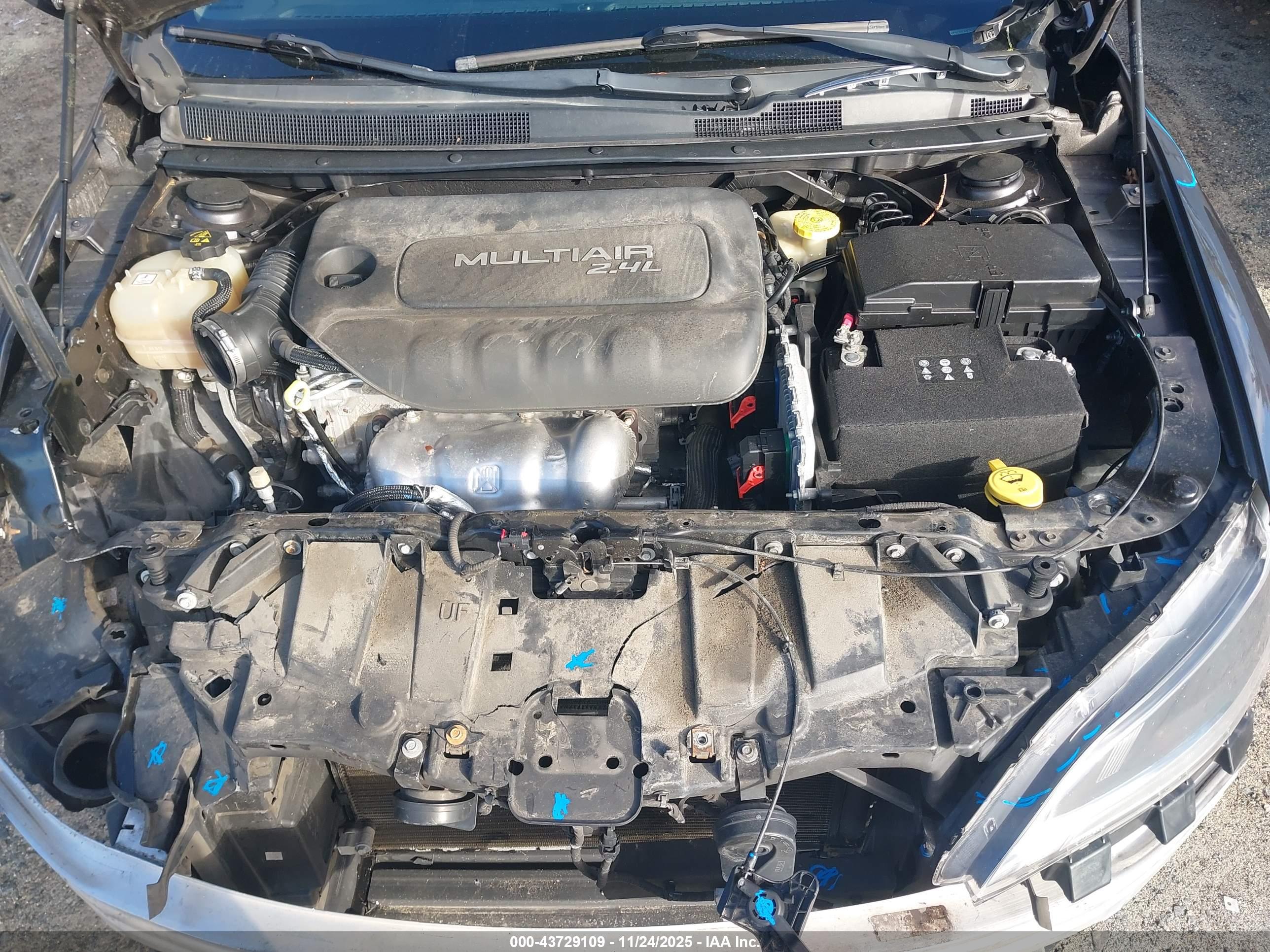 CHRYSLER 200 image 10