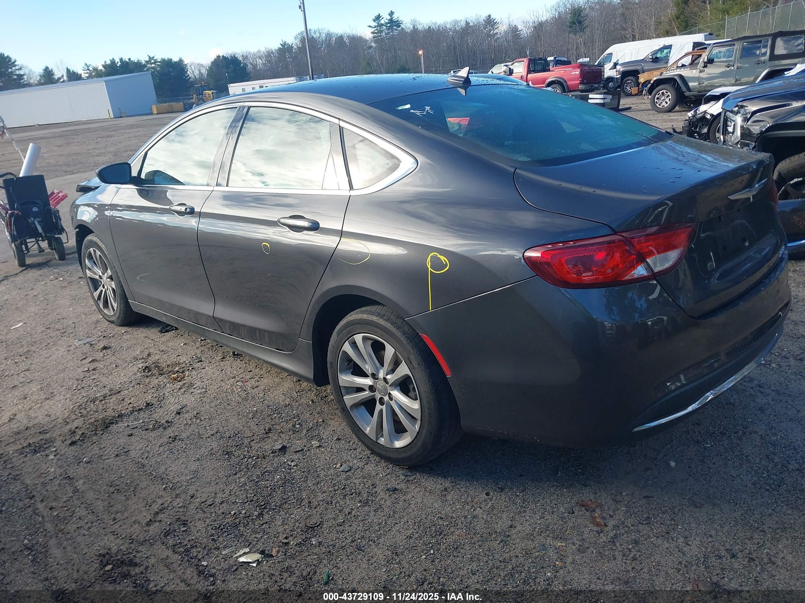 CHRYSLER 200 image 3