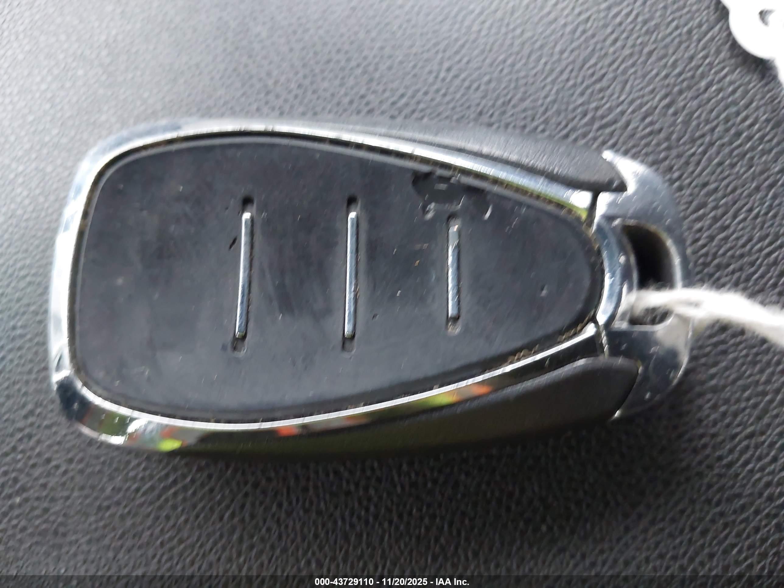 CHEVROLET EQUINOX image 11