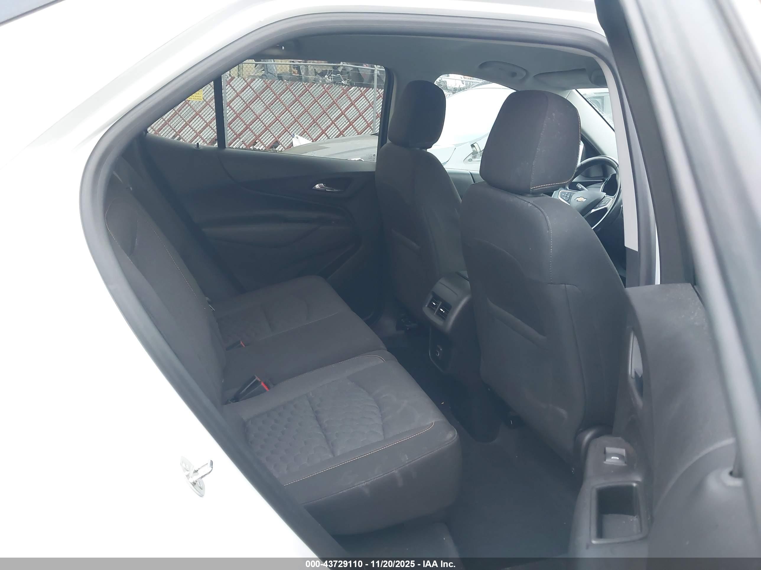 CHEVROLET EQUINOX image 8