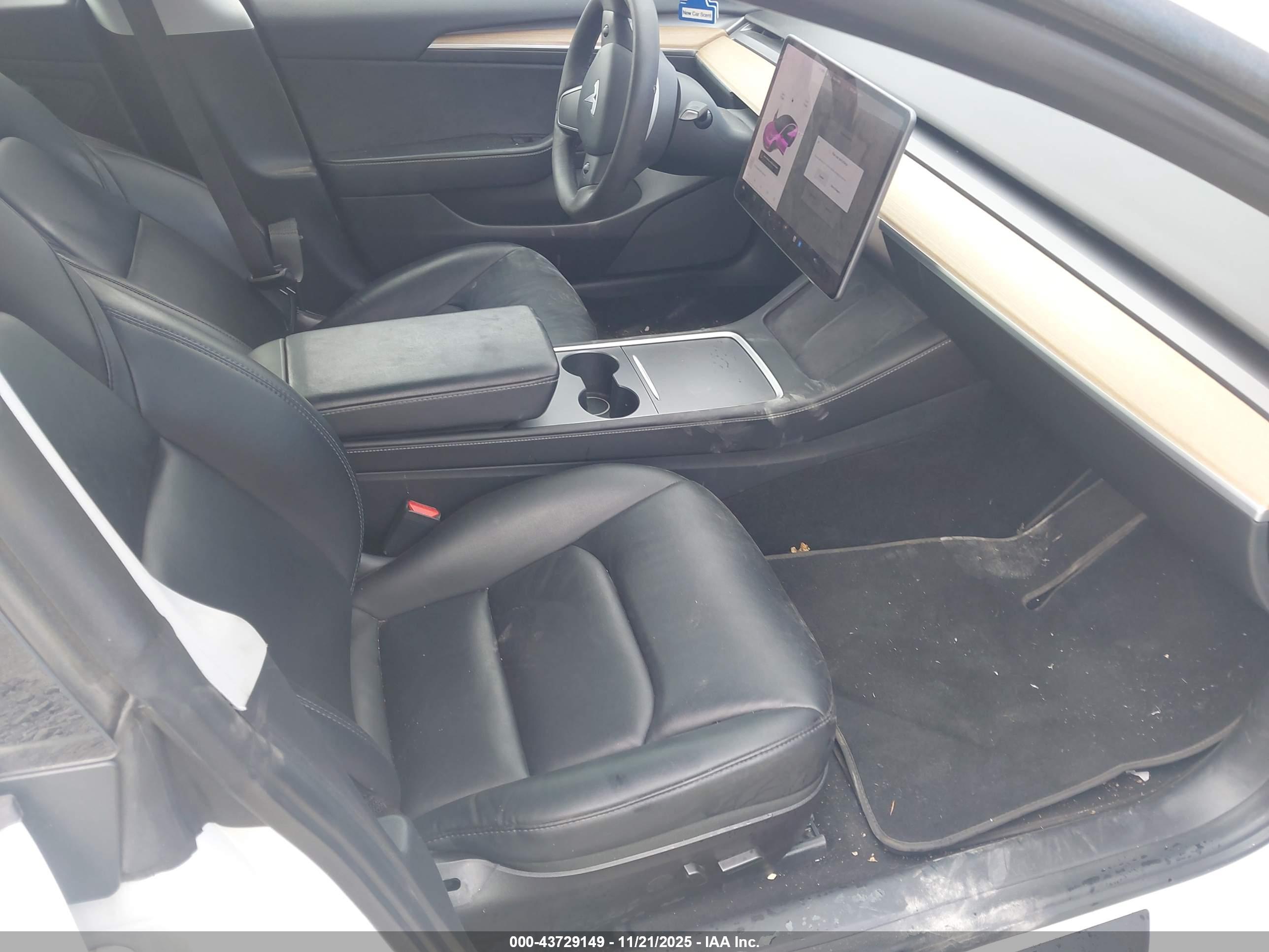 TESLA MODEL image 5
