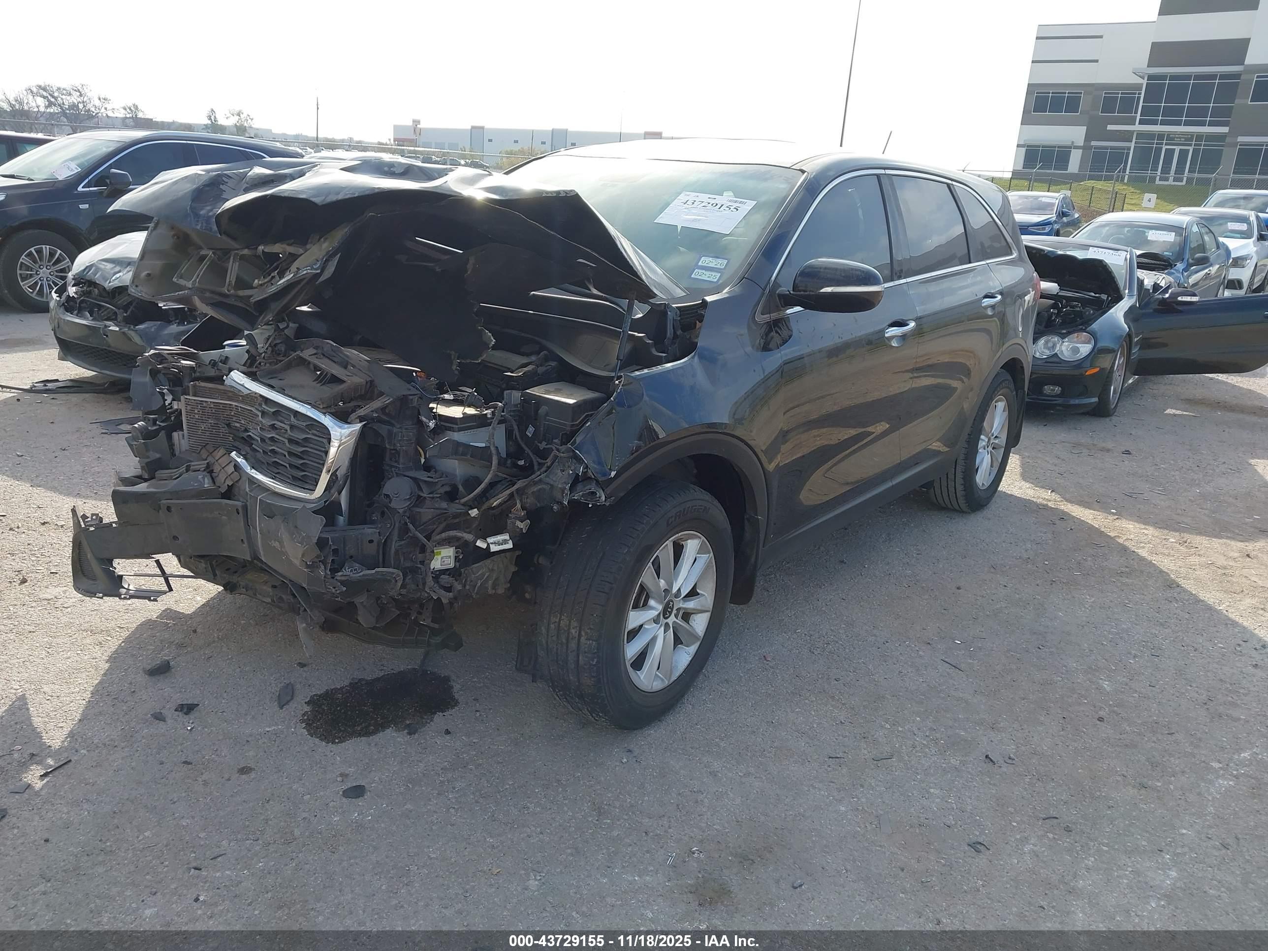KIA SORENTO image 2