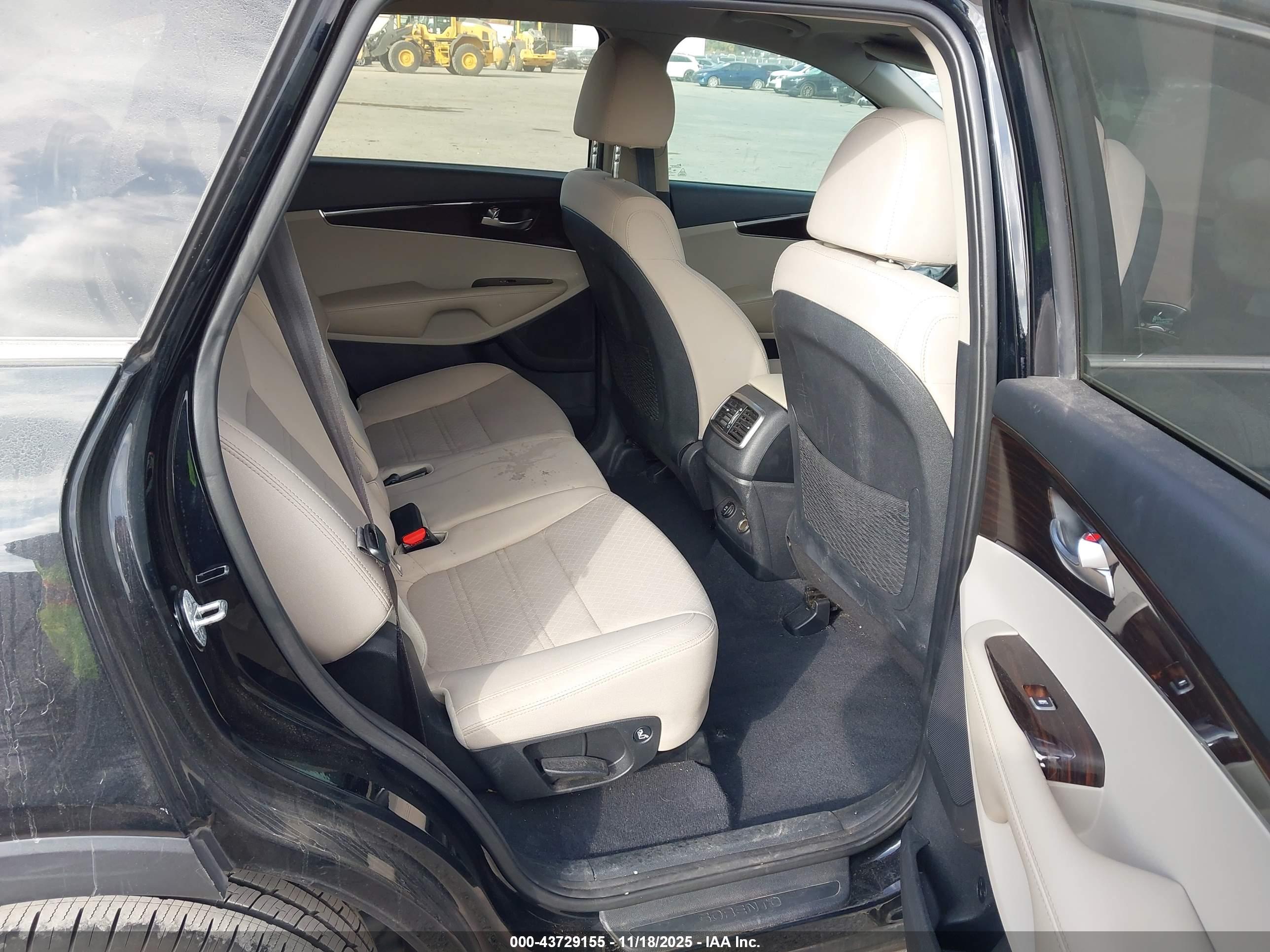KIA SORENTO image 8