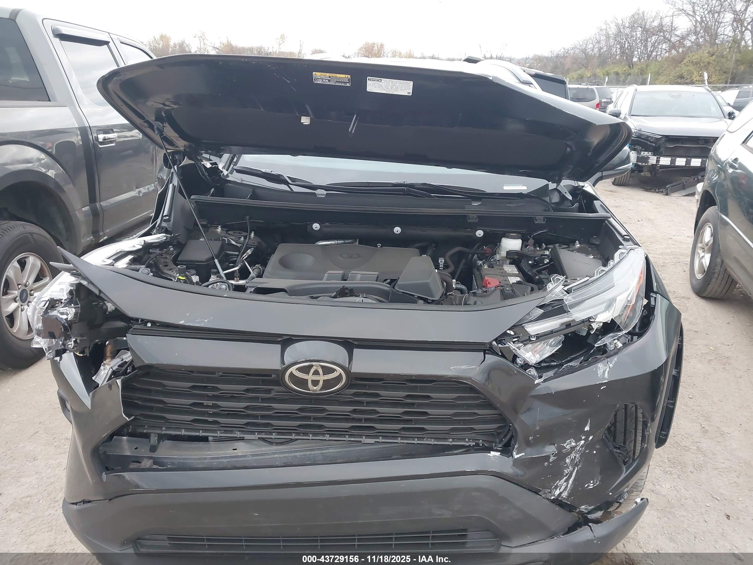 TOYOTA RAV4 image 10