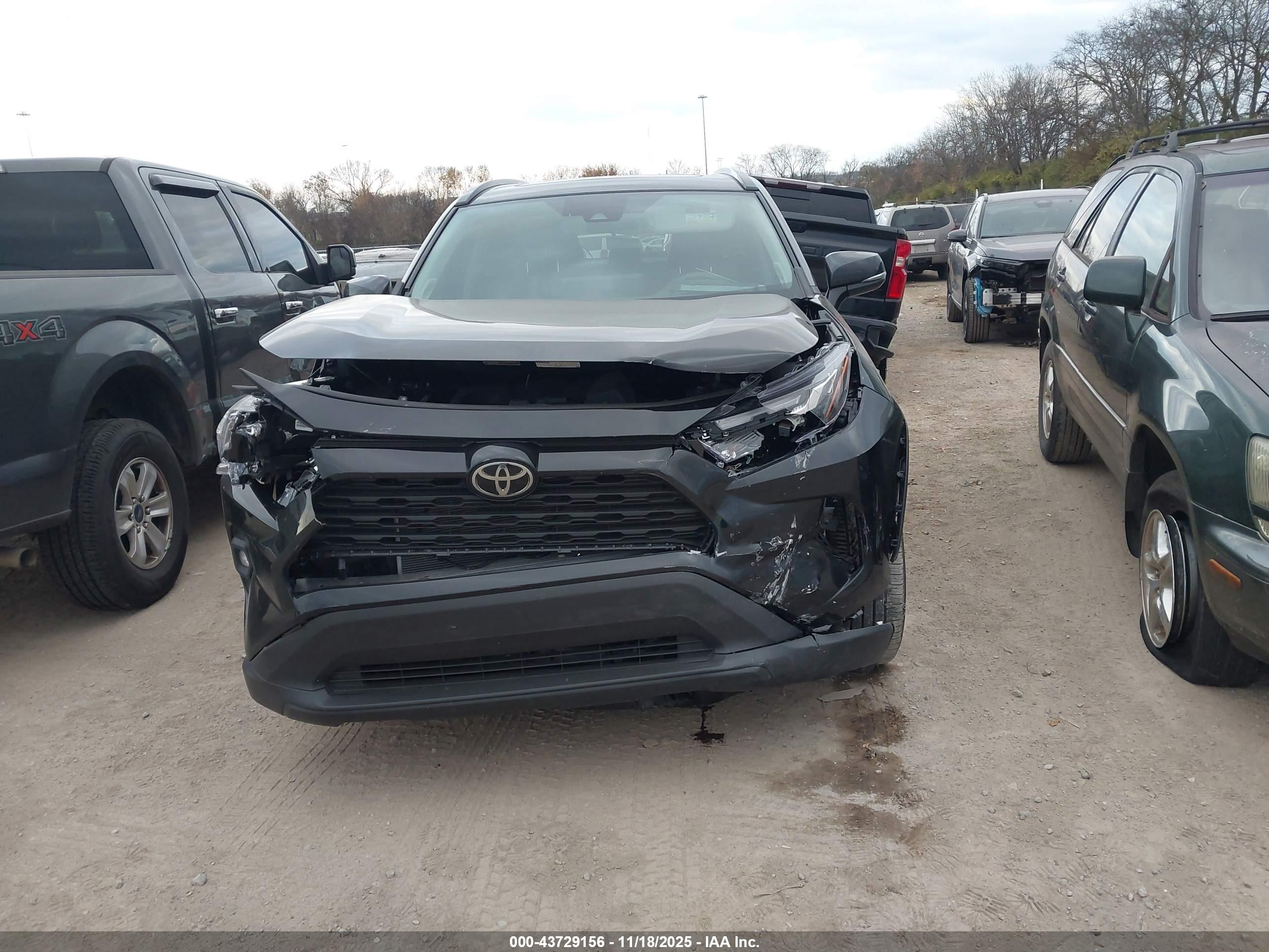 TOYOTA RAV4 image 6