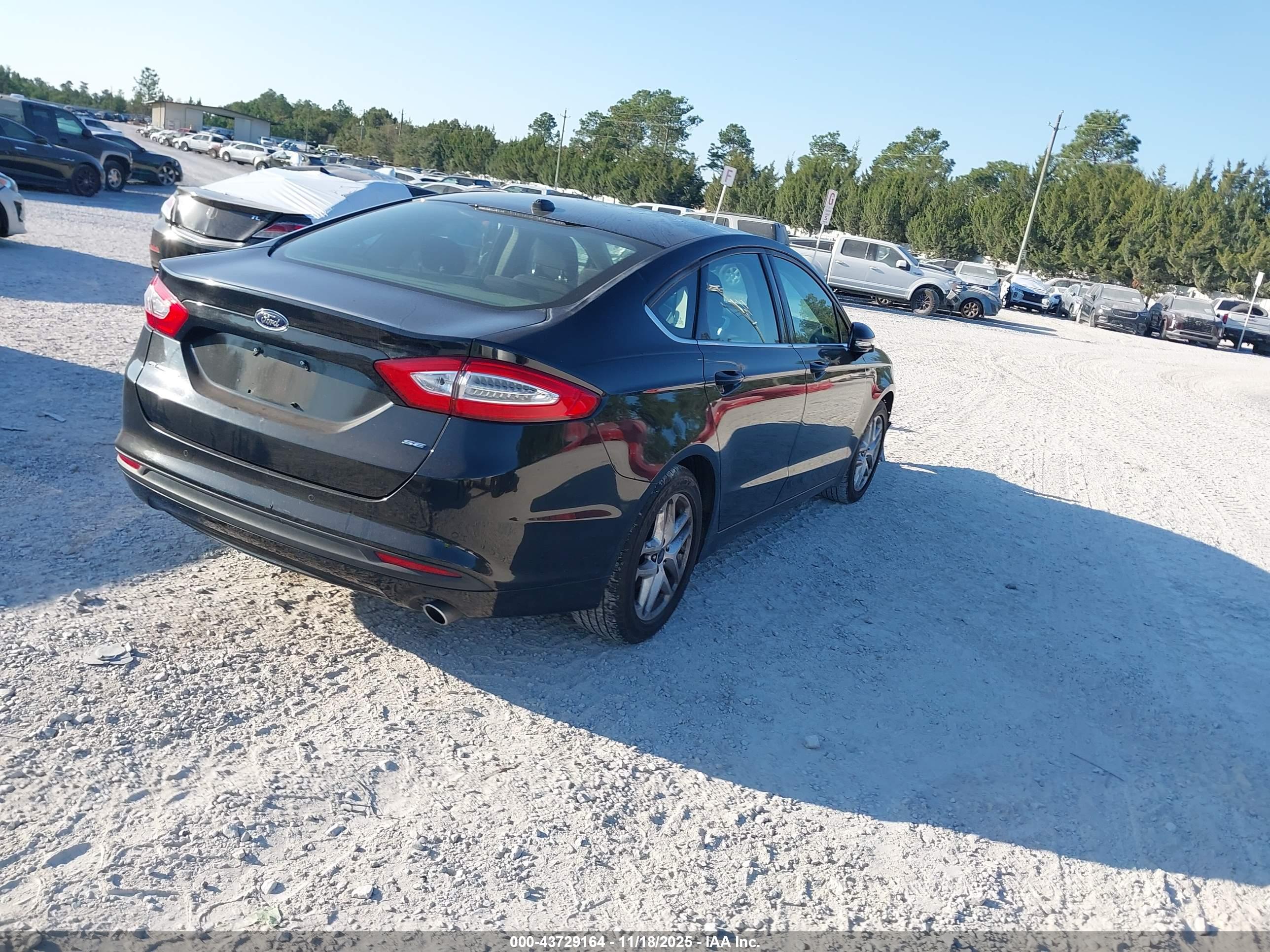 FORD FUSION image 4