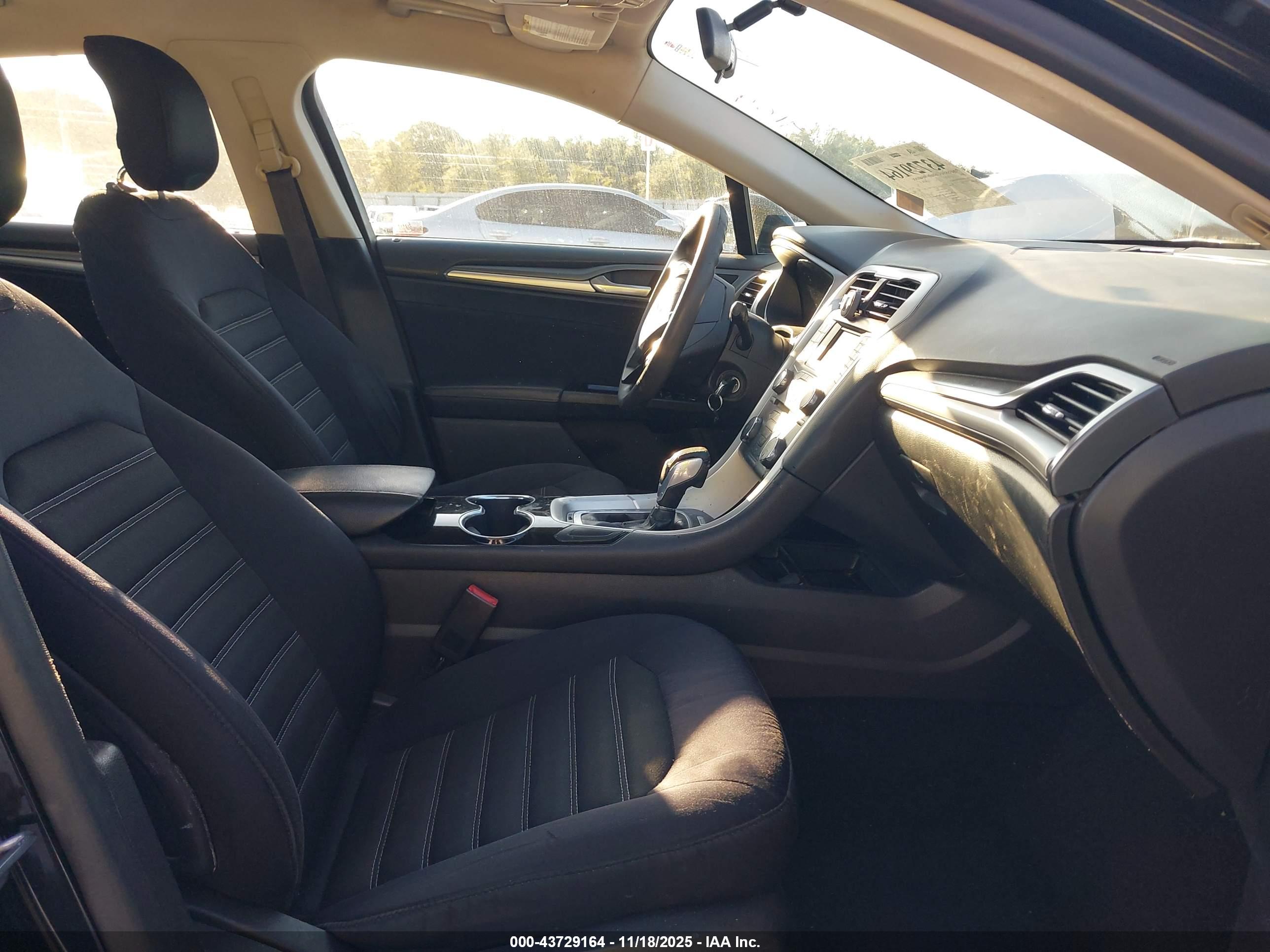 FORD FUSION image 5