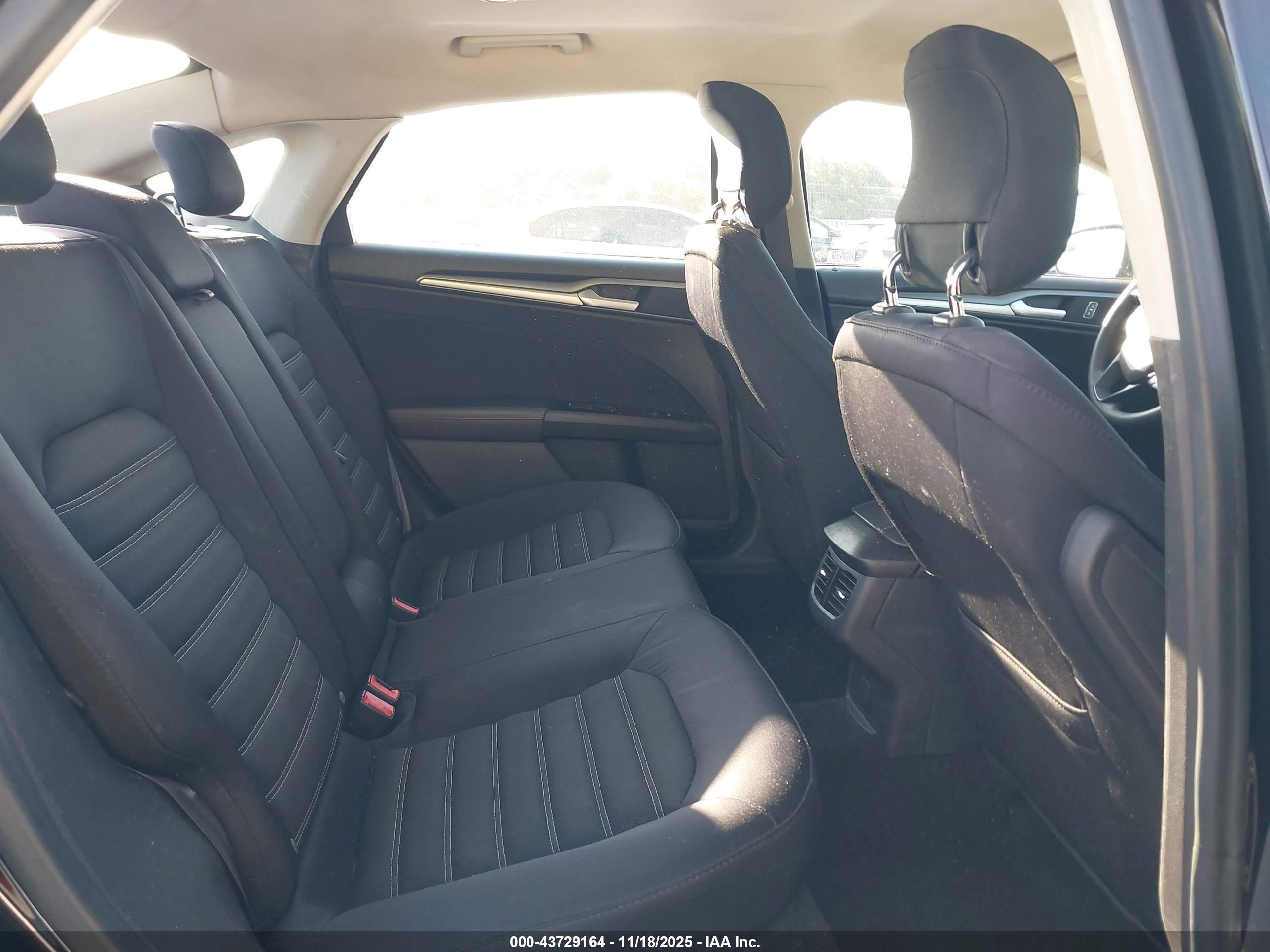 FORD FUSION image 8