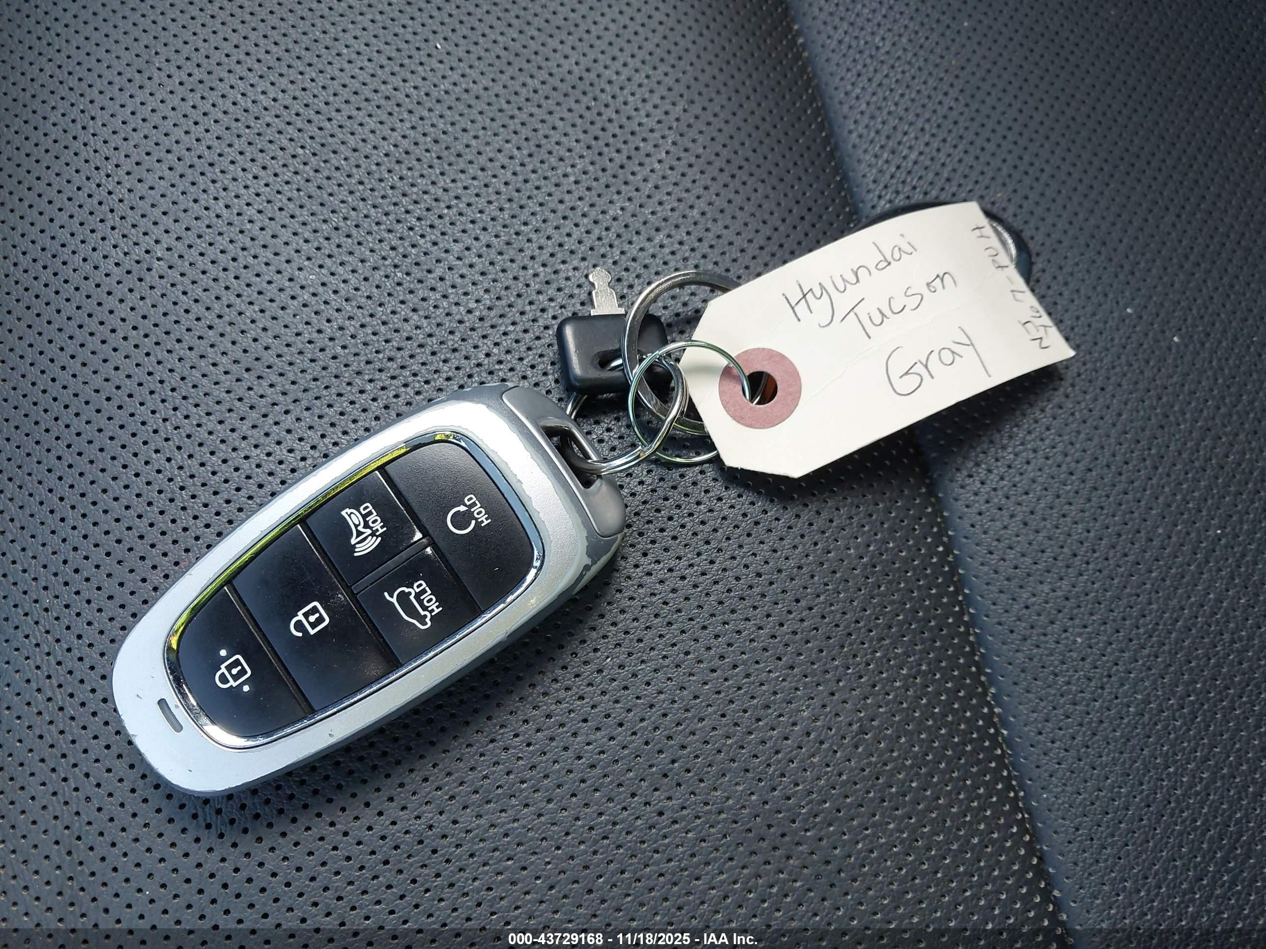 HYUNDAI TUCSON image 11