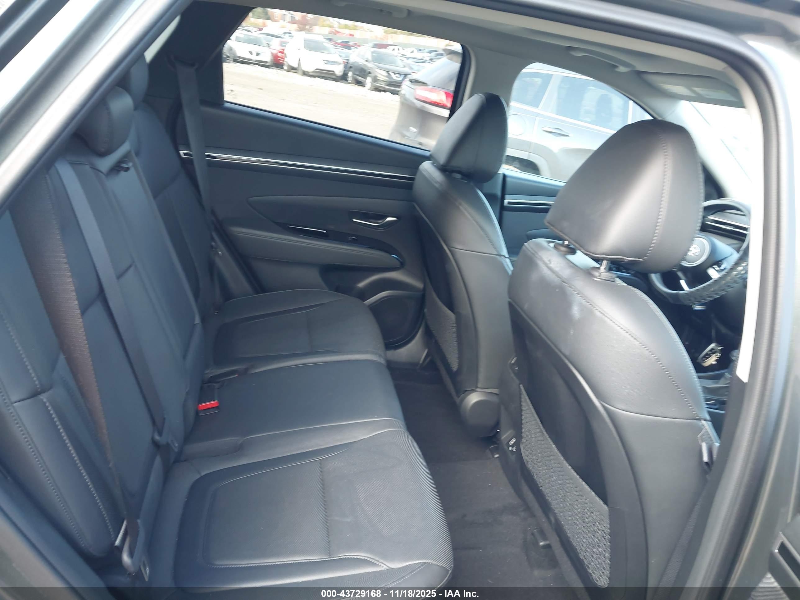HYUNDAI TUCSON image 8