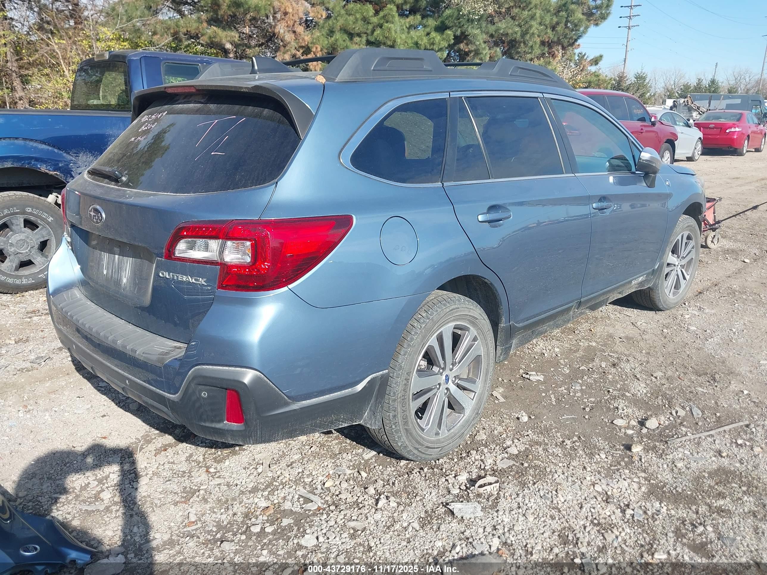 SUBARU OUTBACK image 4