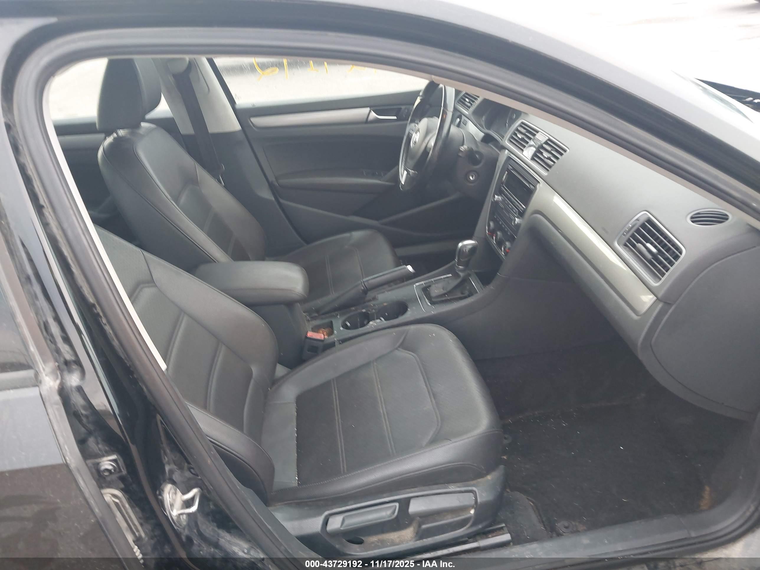 VOLKSWAGEN PASSAT image 5