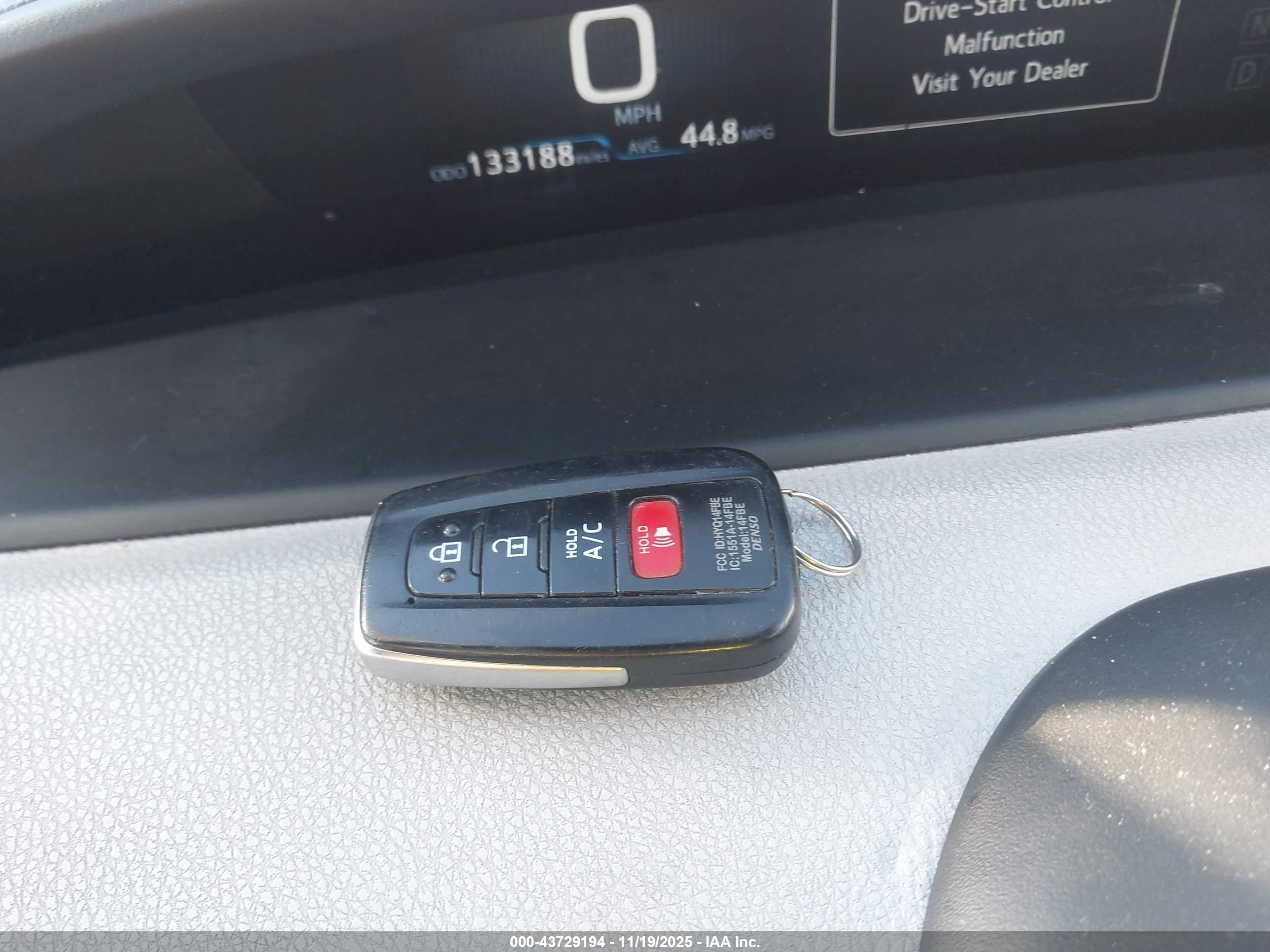 TOYOTA PRIUS image 11