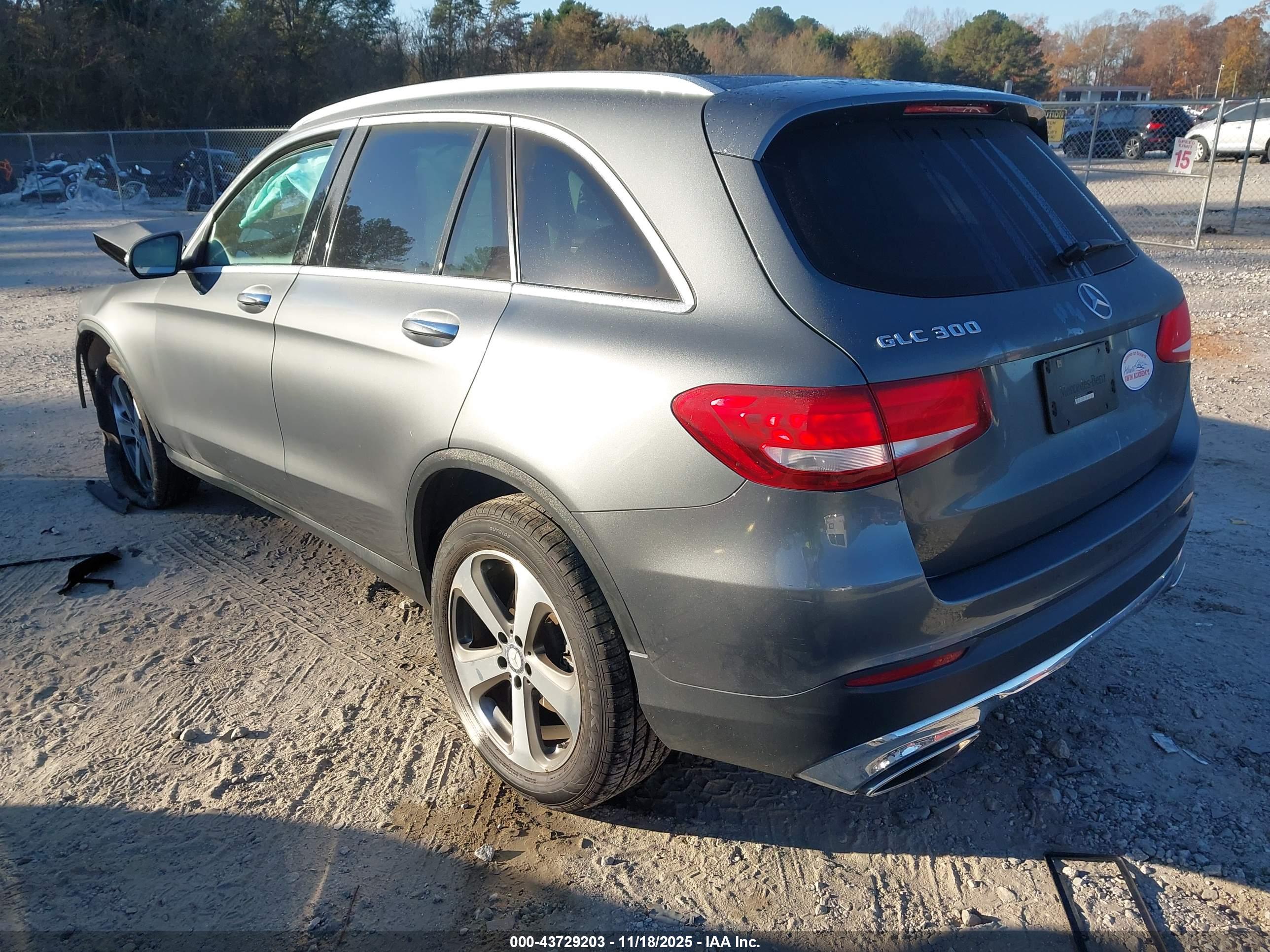 MERCEDES-BENZ GLC image 3