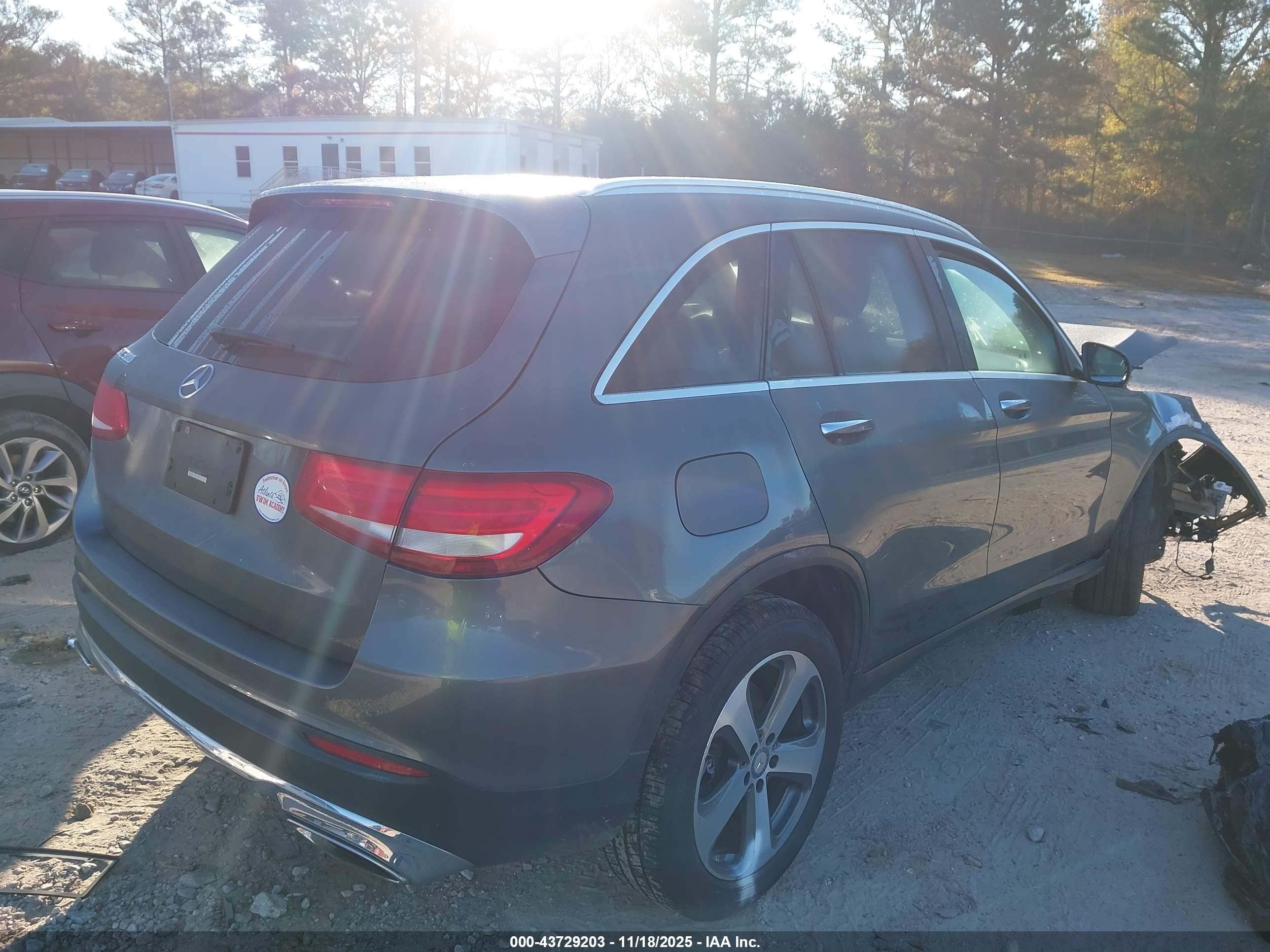 MERCEDES-BENZ GLC image 4