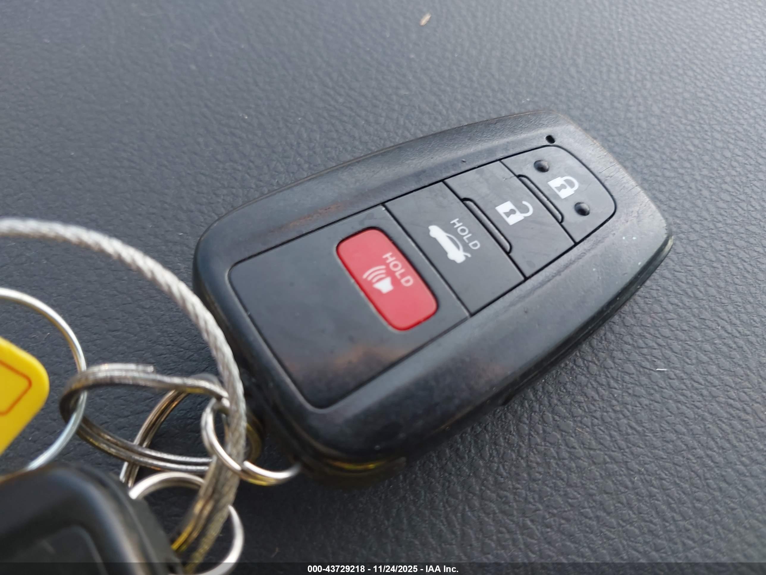 TOYOTA CAMRY image 11