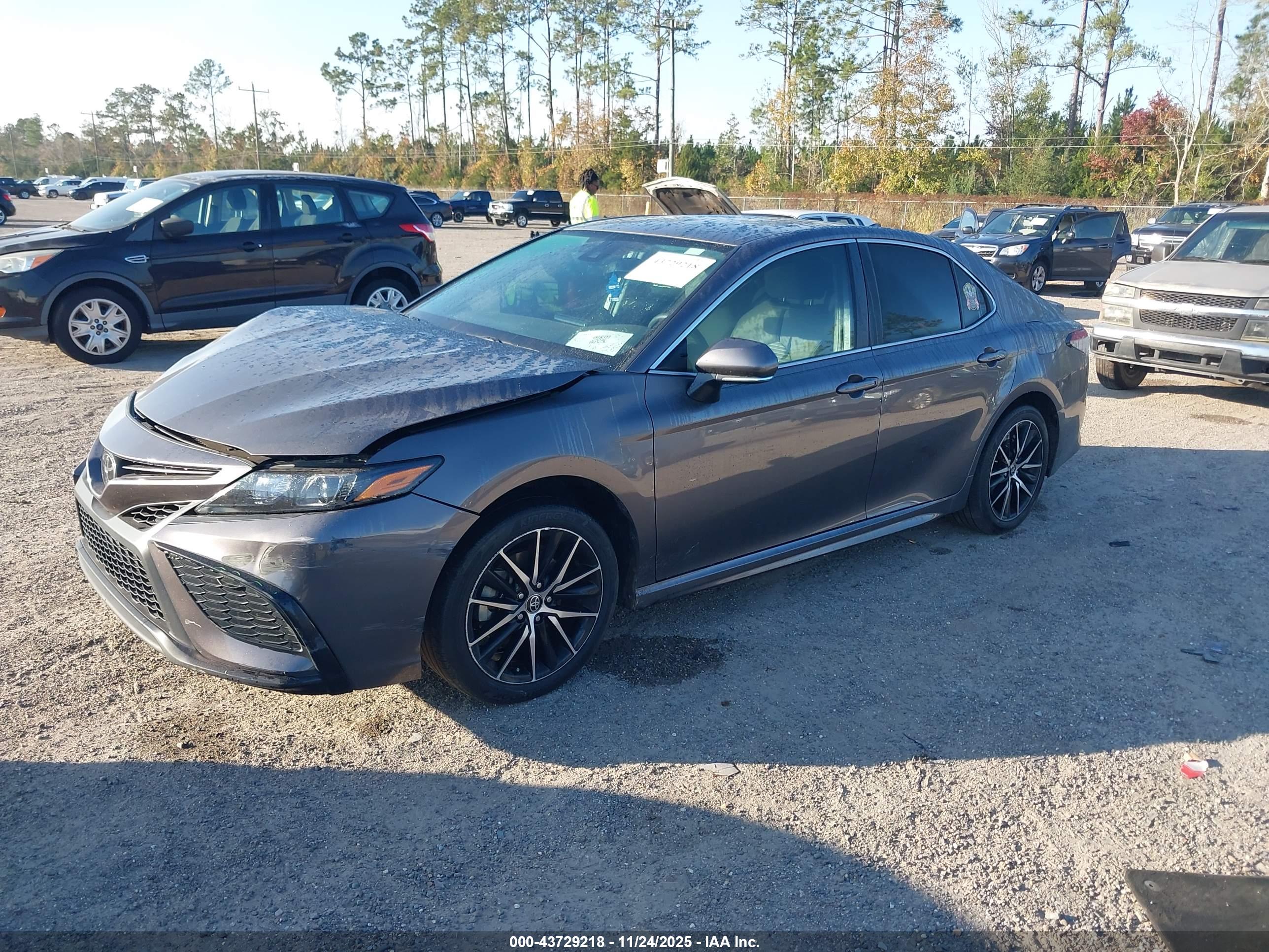 TOYOTA CAMRY image 2