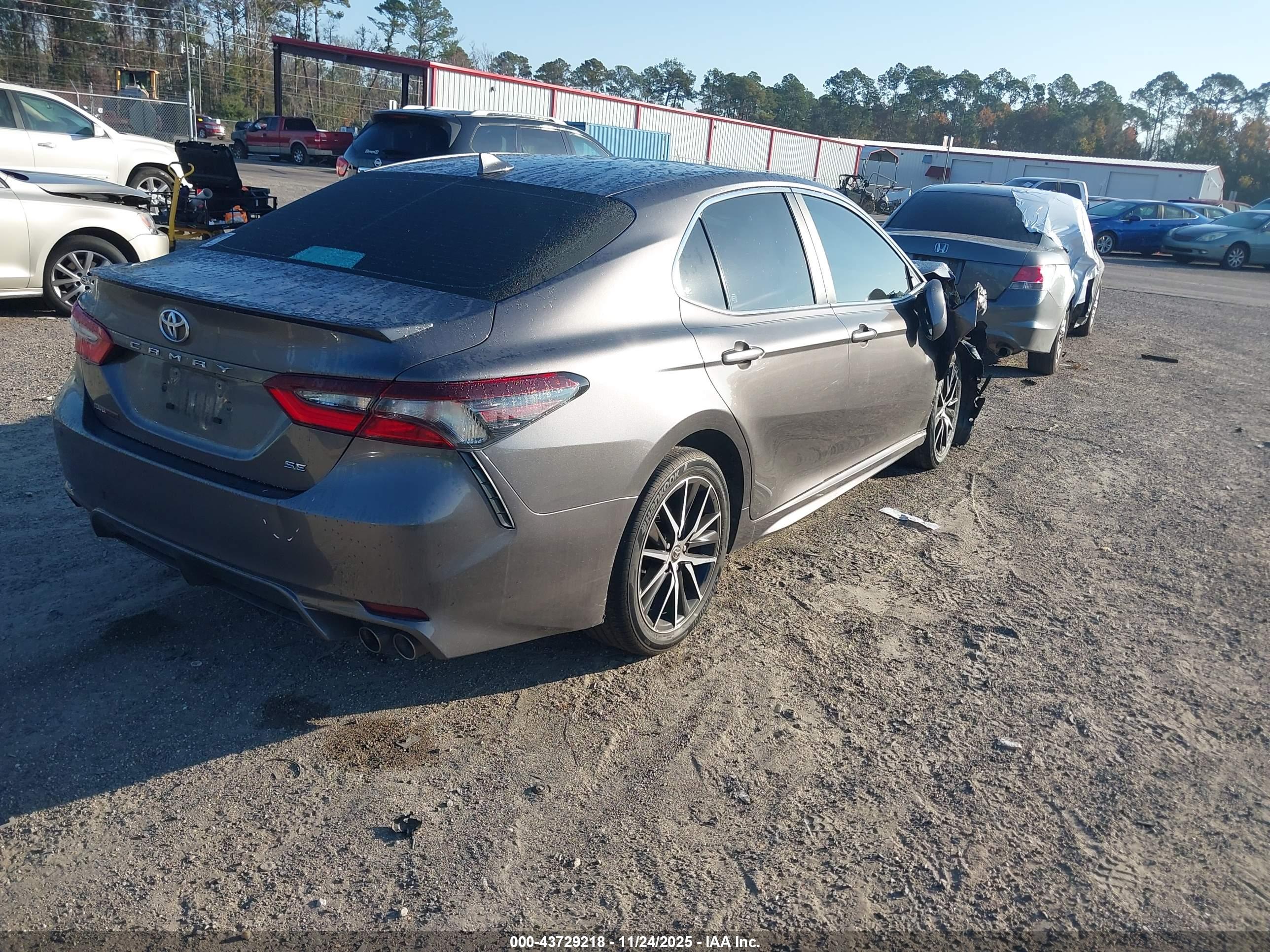 TOYOTA CAMRY image 4