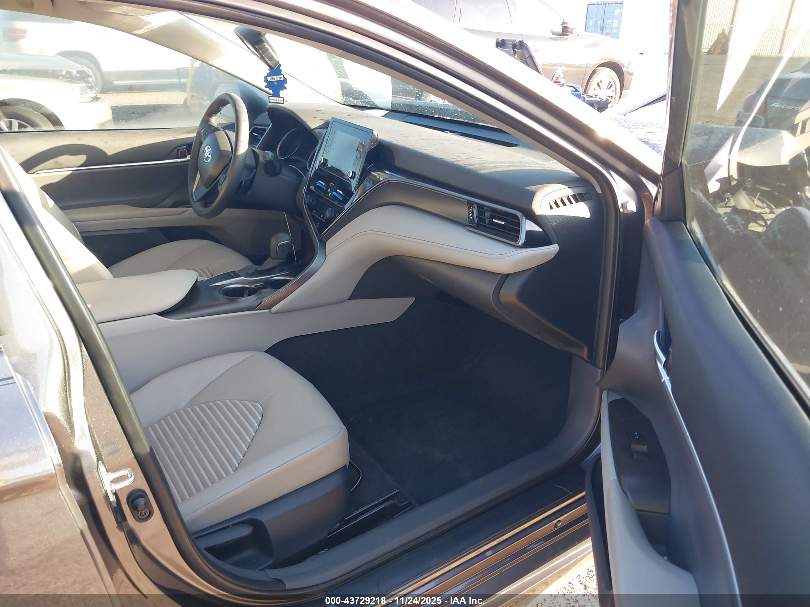 TOYOTA CAMRY image 5