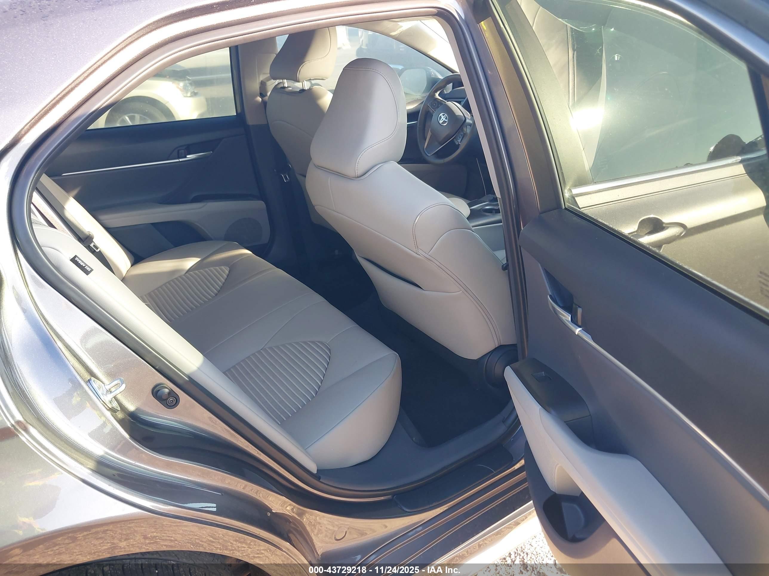 TOYOTA CAMRY image 8