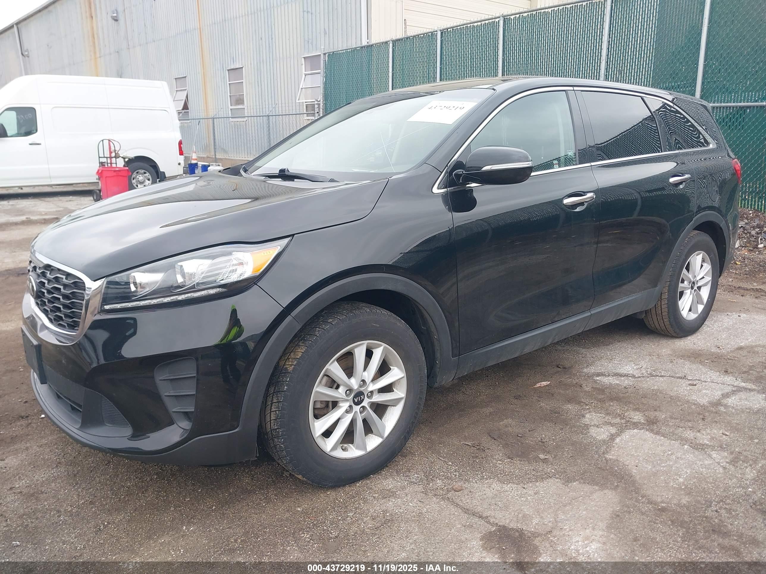 KIA SORENTO image 2