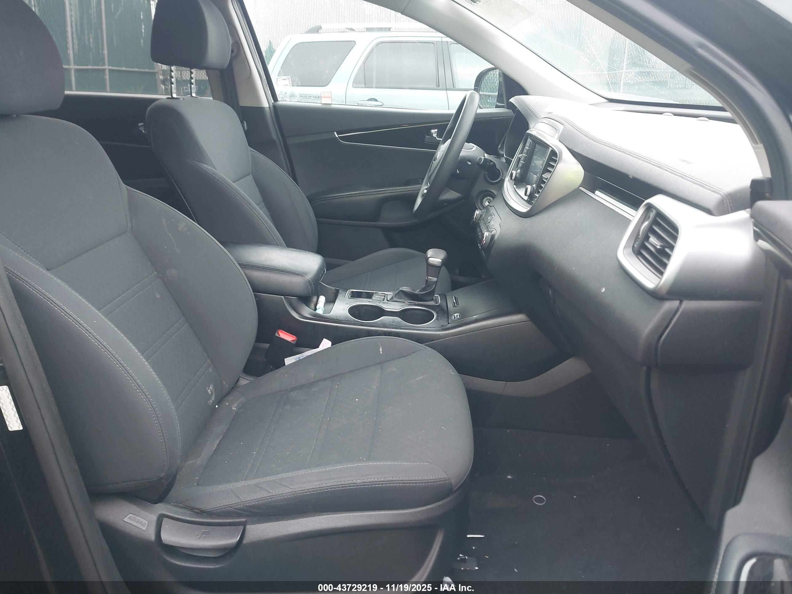 KIA SORENTO image 5