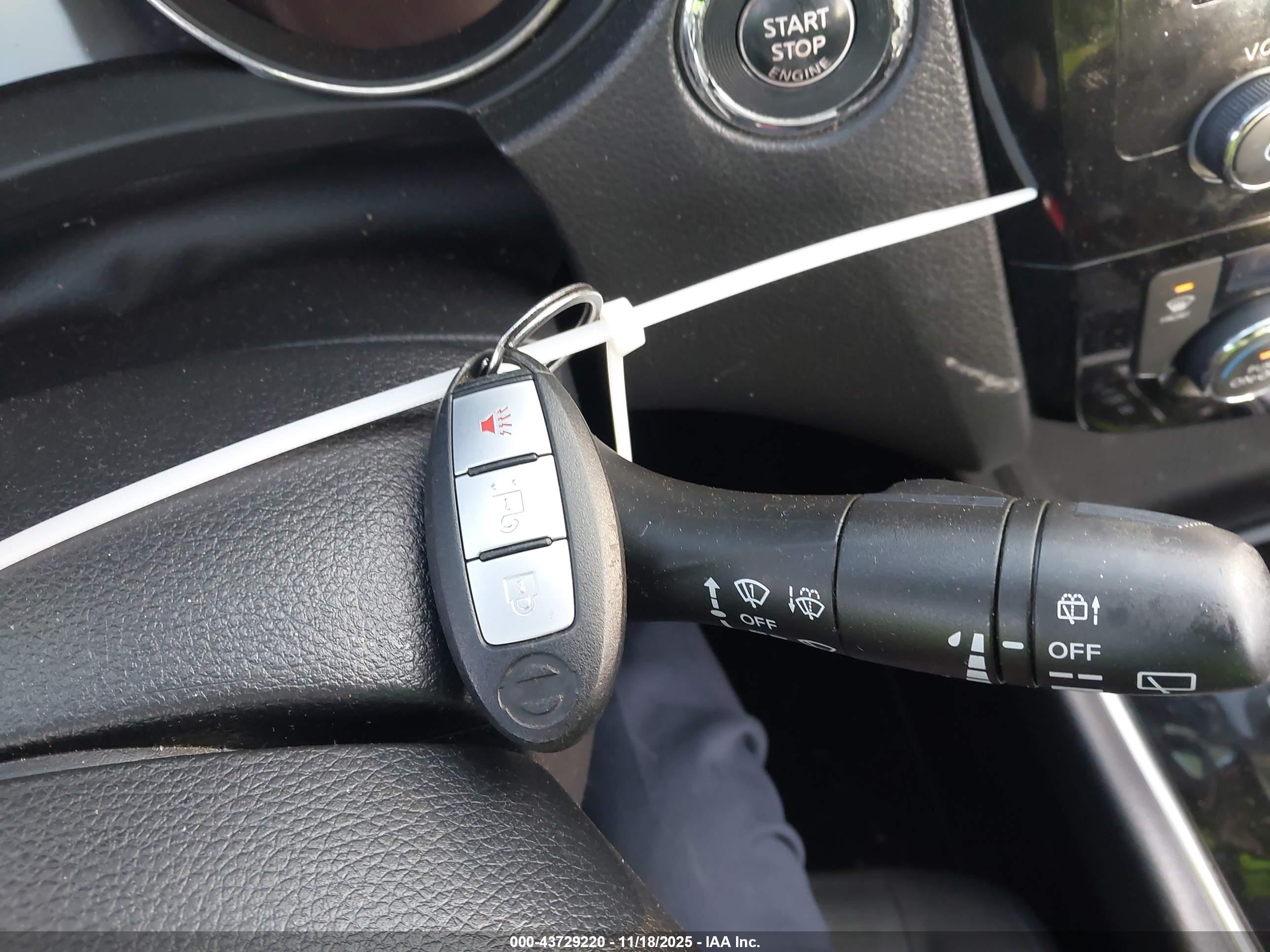 NISSAN ROGUE image 11