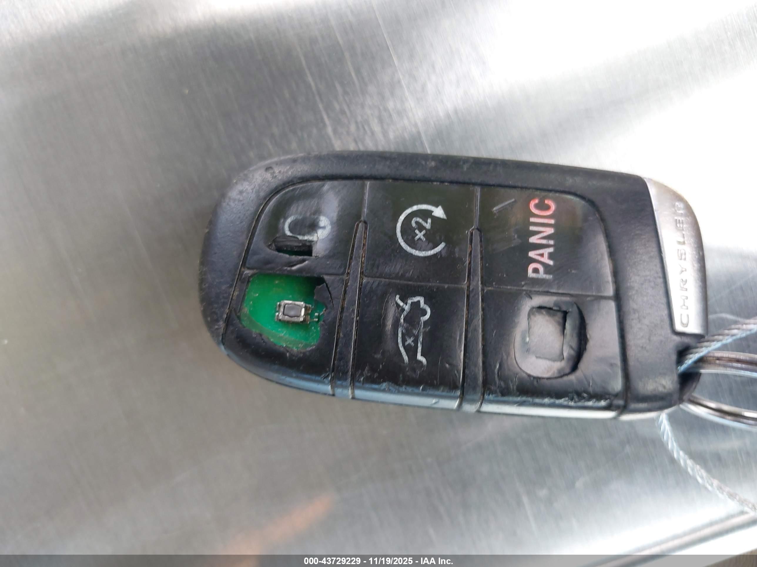 CHRYSLER 300 image 11
