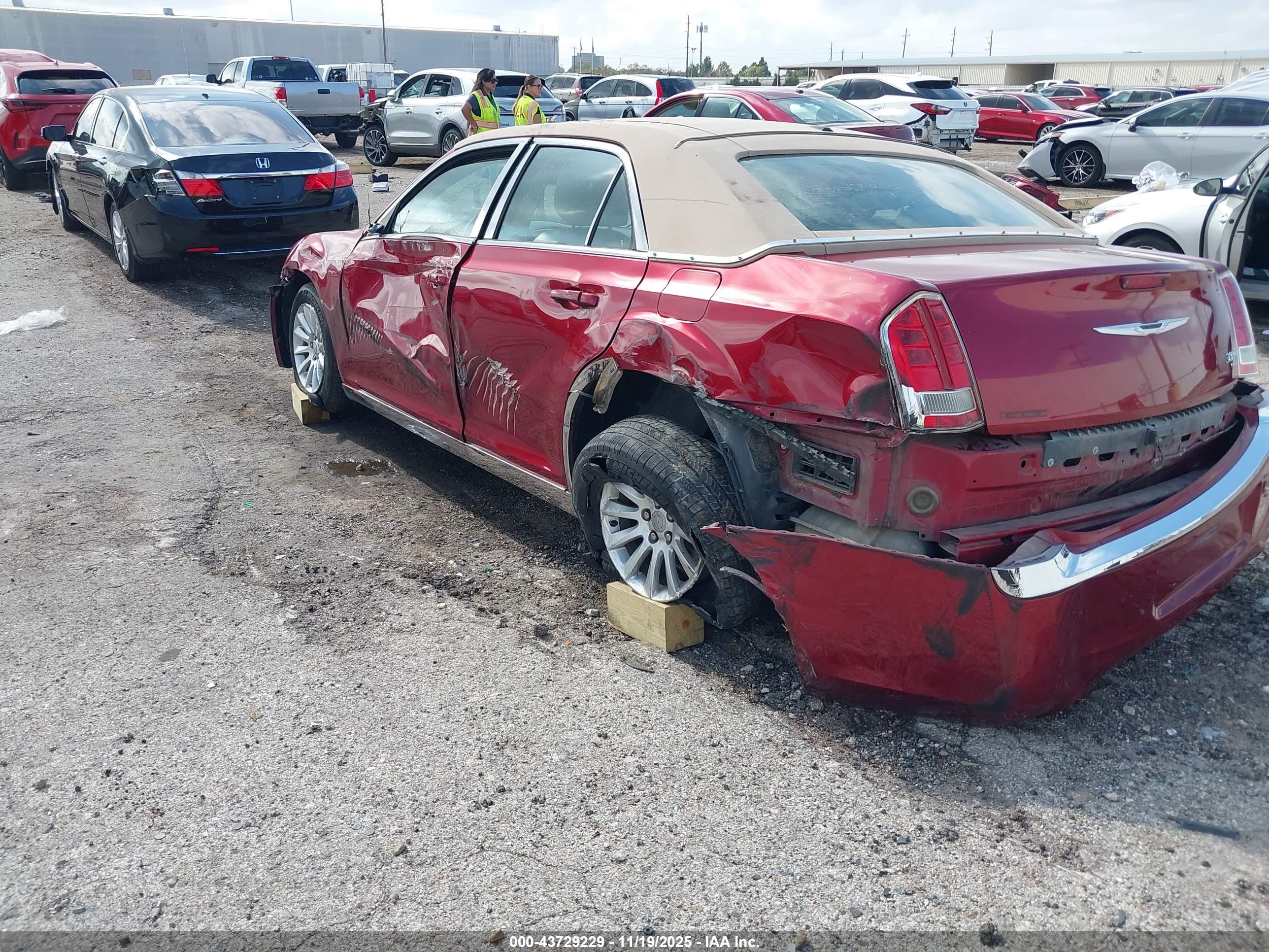 CHRYSLER 300 image 3