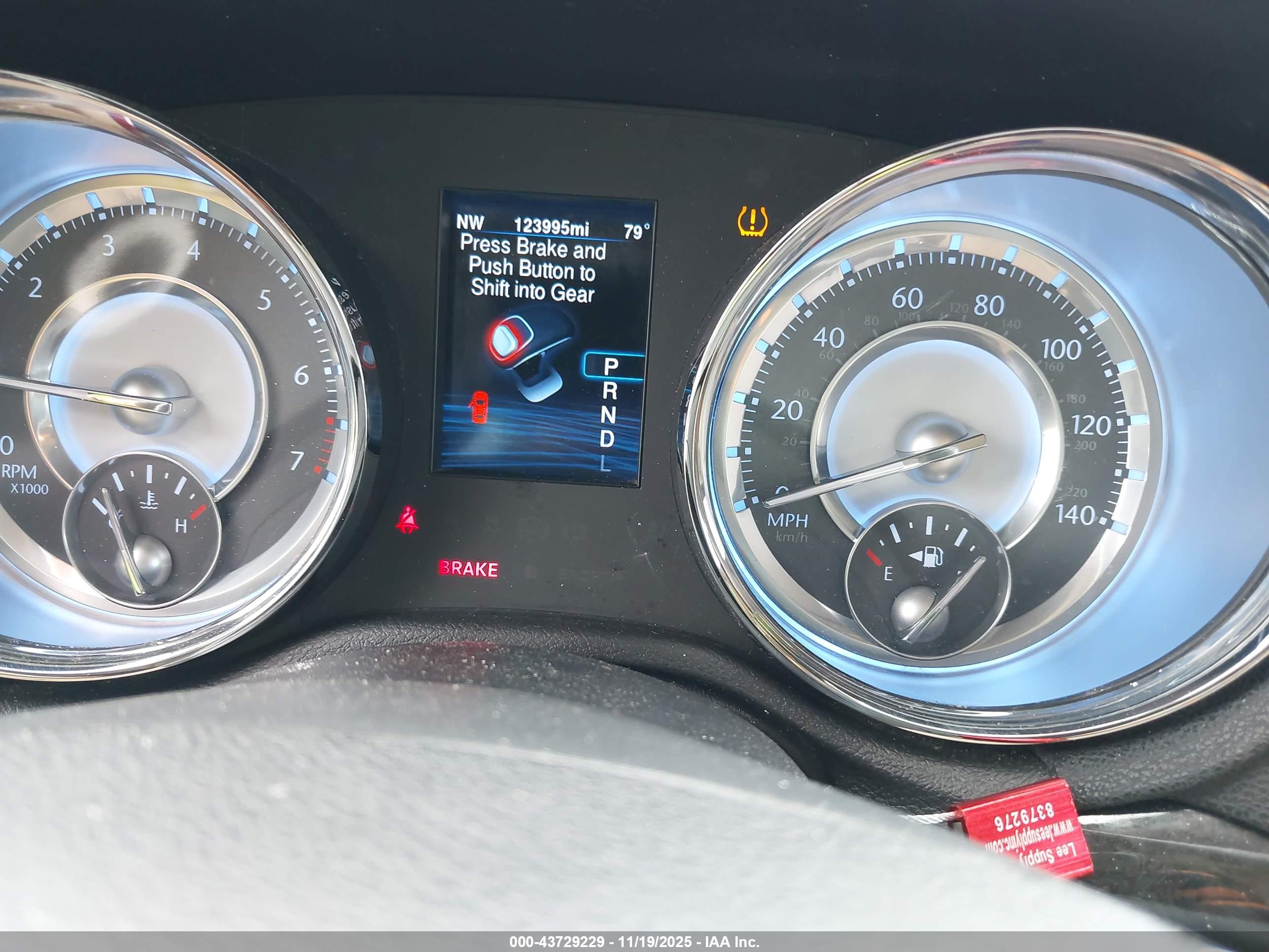 CHRYSLER 300 image 7