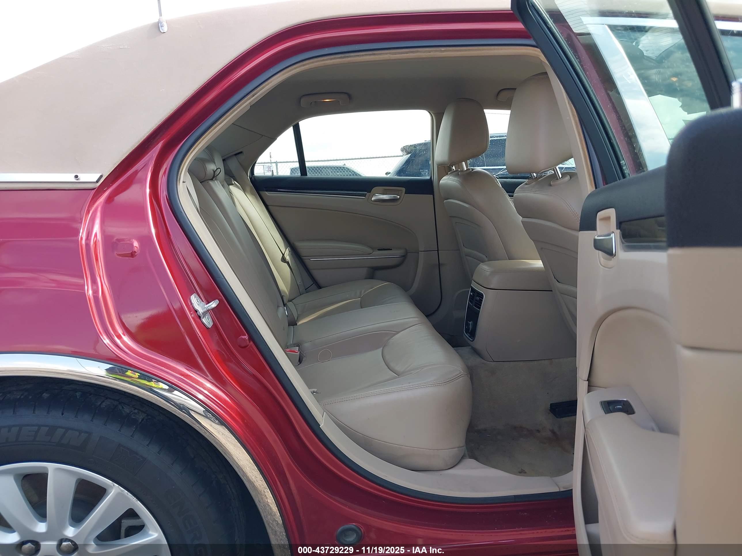 CHRYSLER 300 image 8